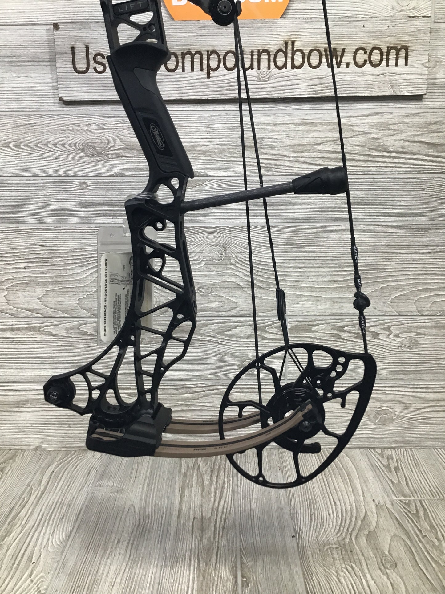 Used Mathews Lift X 29.5 Right Hand Black riser/Earth limbs Bow 27/65
