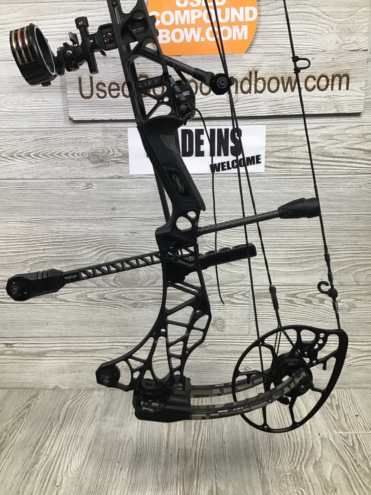 Used Mathews Lift X 29.5 Right Hand Black riser/Bottomlands limbs Loaded Bow Pkg