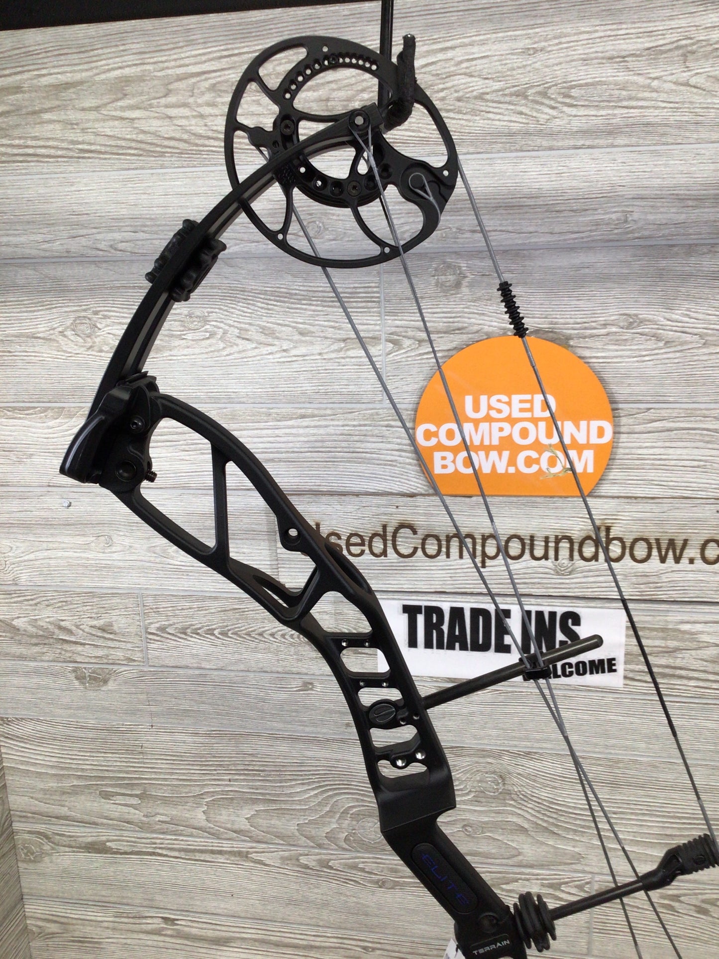 Elite Terrain RH Black 25.5-31.5" 45-60# Bow