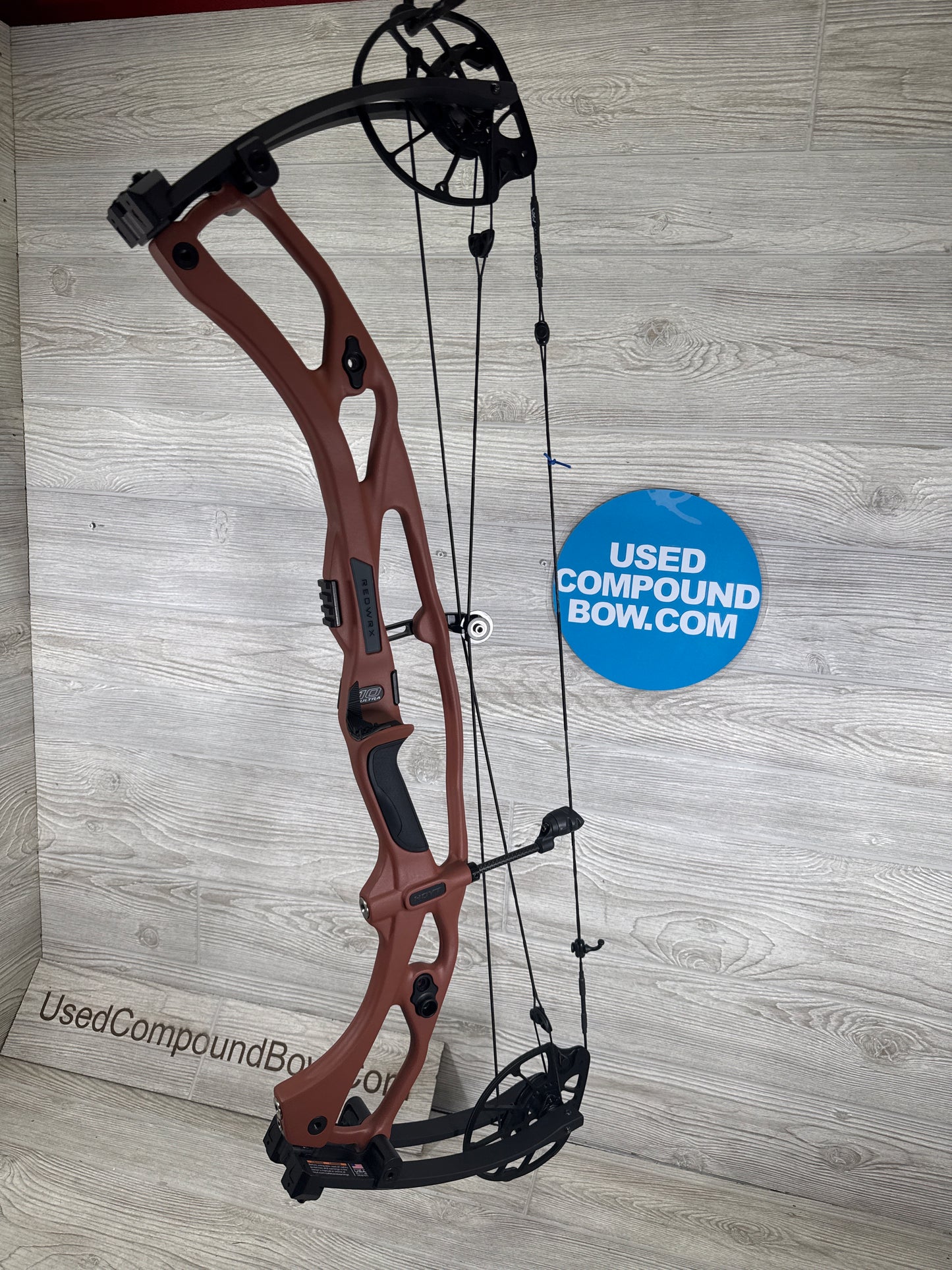 Hoyt RX-10 Ultra RH Clay with black topo limbs 60-70