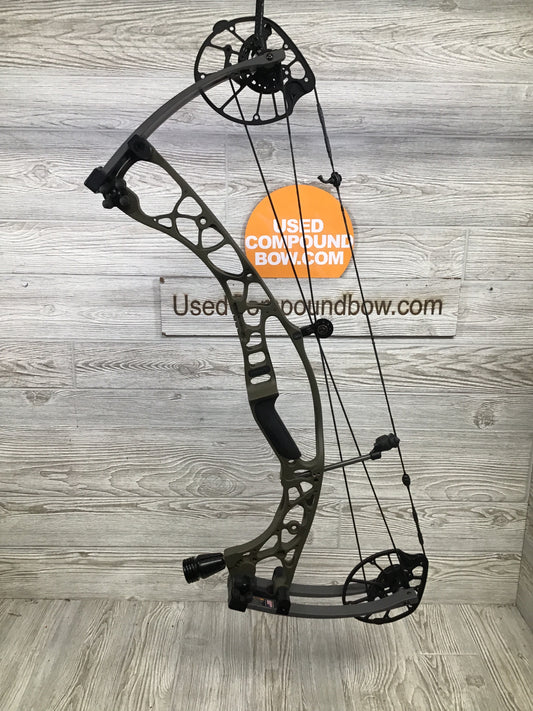 Used Hoyt Alpha X 30 Wilderness riser/ Tombstone limbs 55-65# 25" - 30" Right Hand