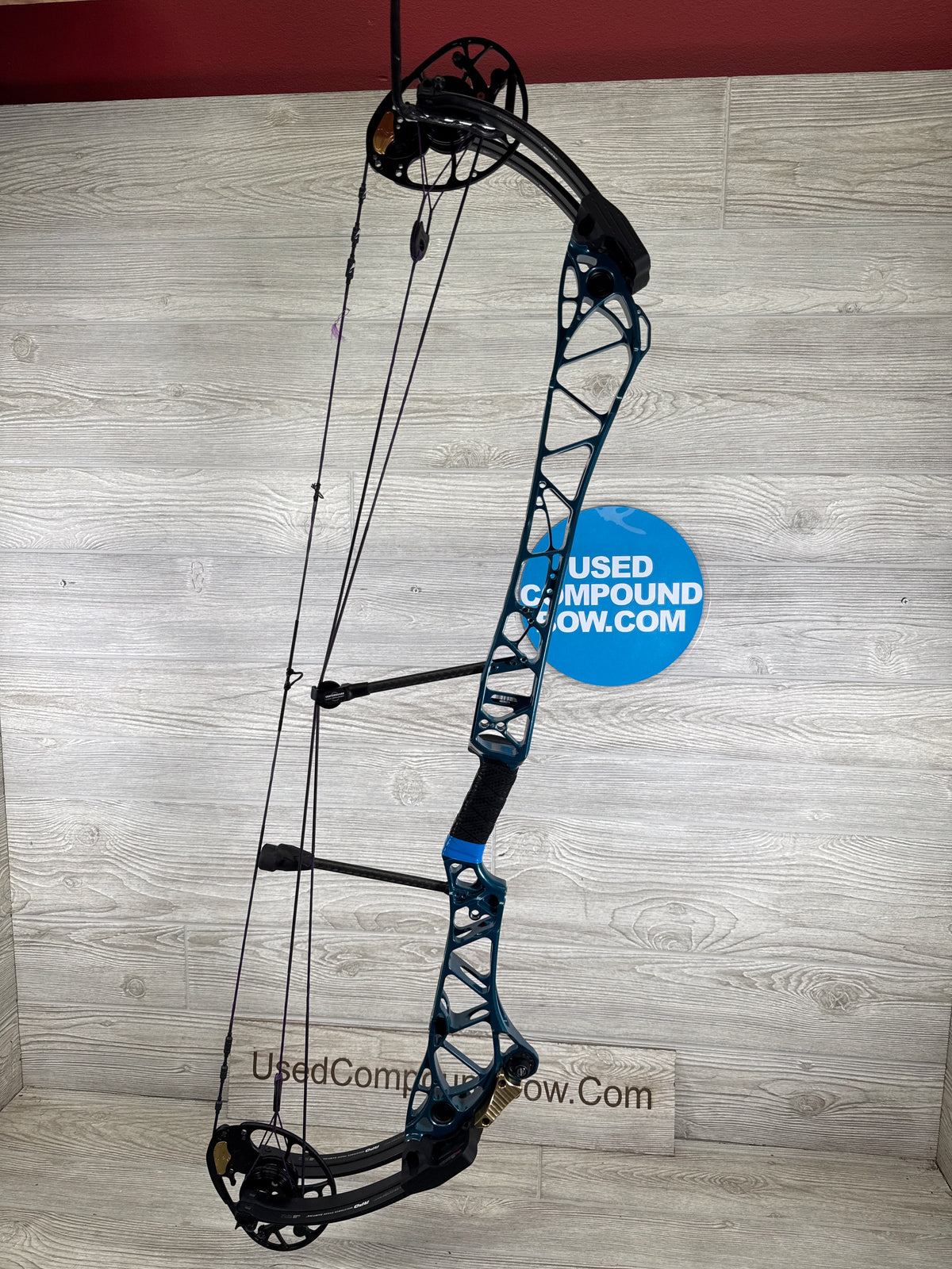 Used Mathews Title 38 (Gen 2) Teal Black Limbs custom purple strings RH