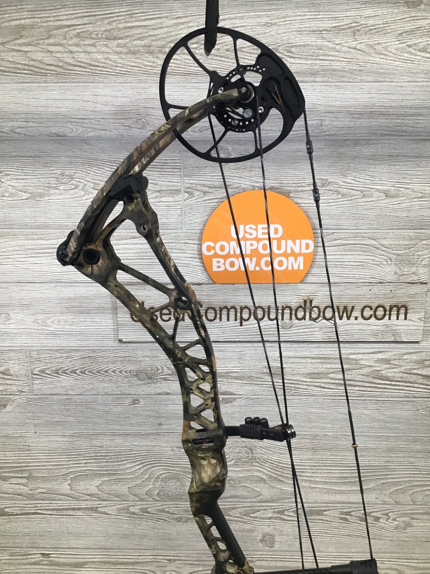 NEW Bowtech Revolt XL Mossy Oak 60-70# 27.5-33"