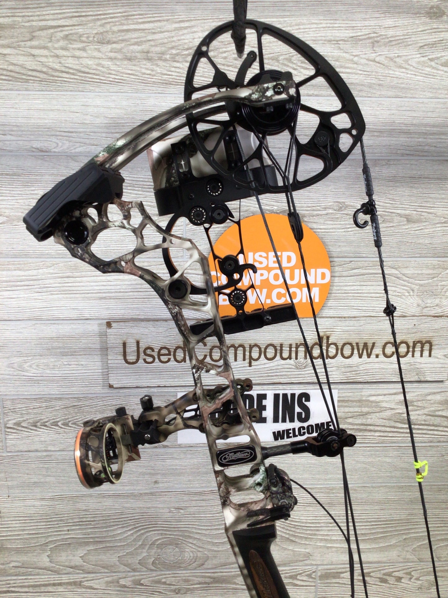 Mathews Triax 70lb 28" Lost Camo RH Bow LOADED Pkg
