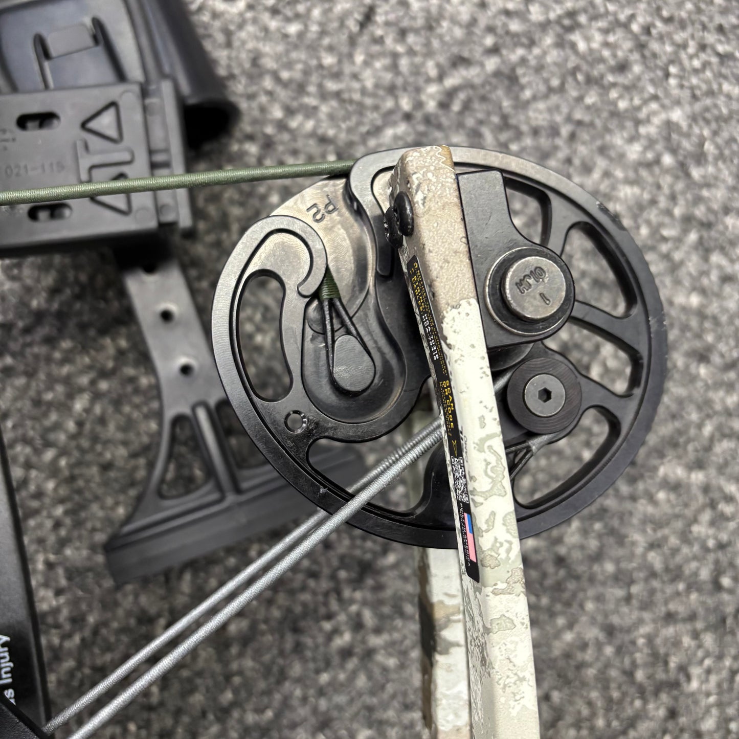 Used Tenpoint Flatline 460 Crossbow Package with Halo Soft Case and Axis Tripod