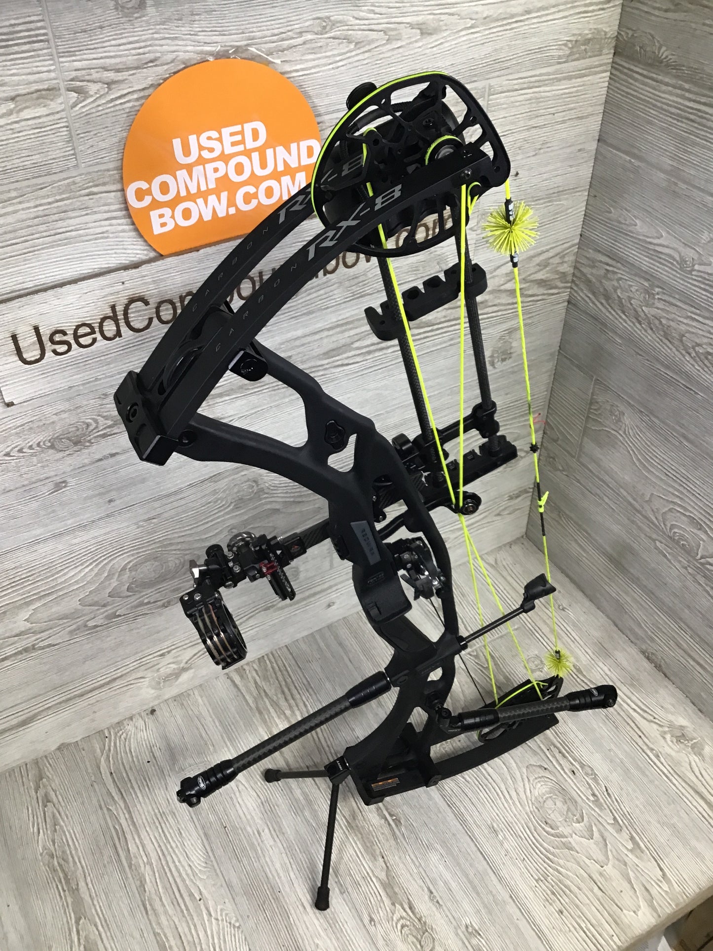 Hoyt RX-8 Ultra Black RH 60-70# LOADED