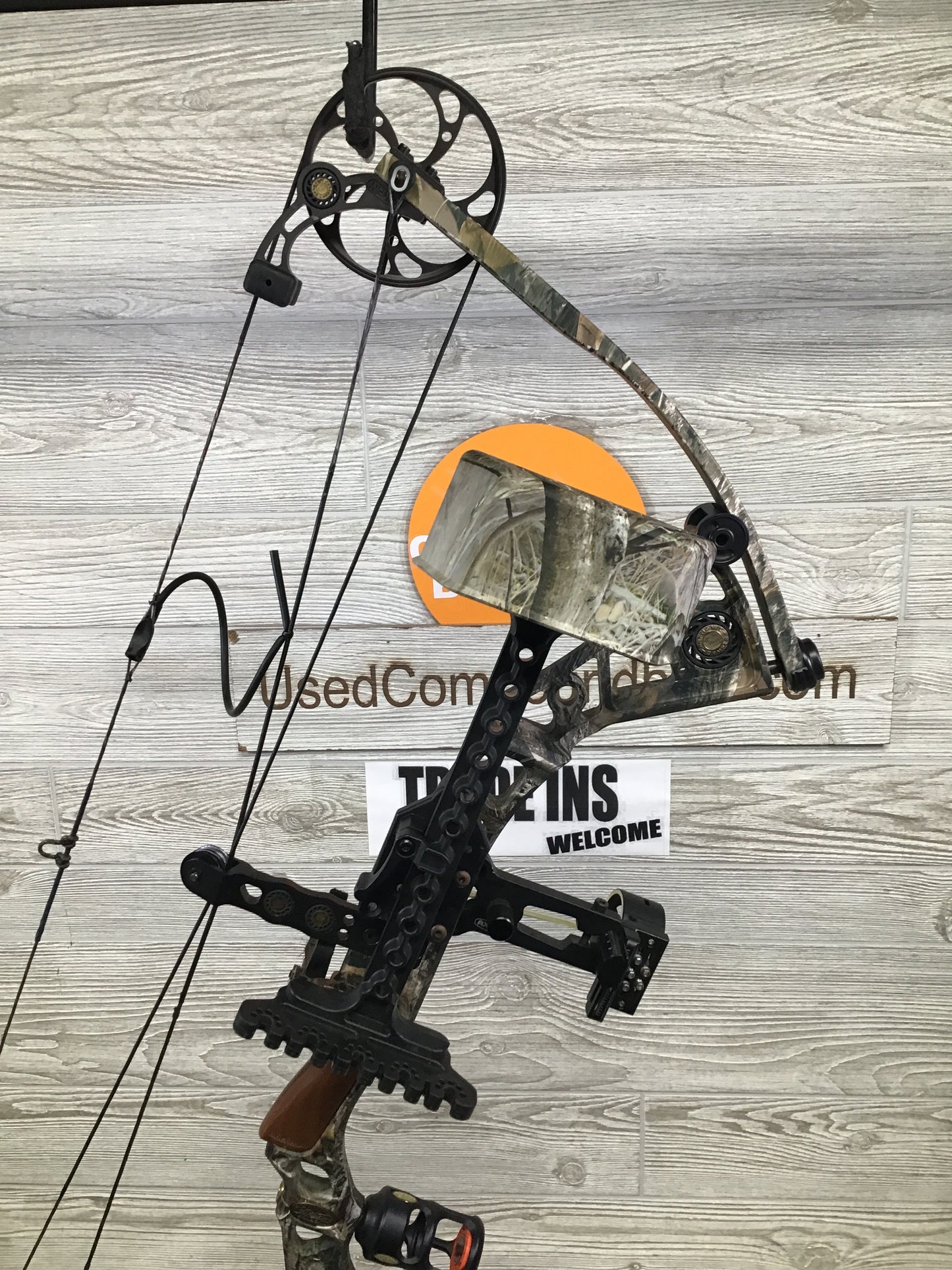 Used Mathews Drenalin 29" RH 60-70# PKG