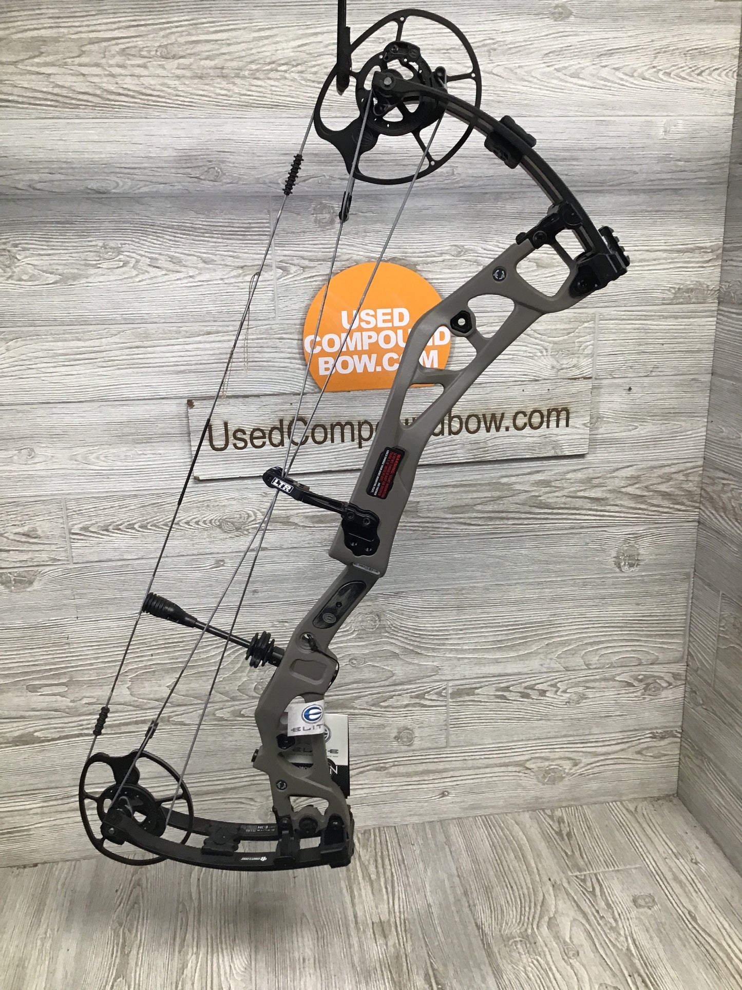 Elite Eon Carbon Sienna Brown RH 70lbs