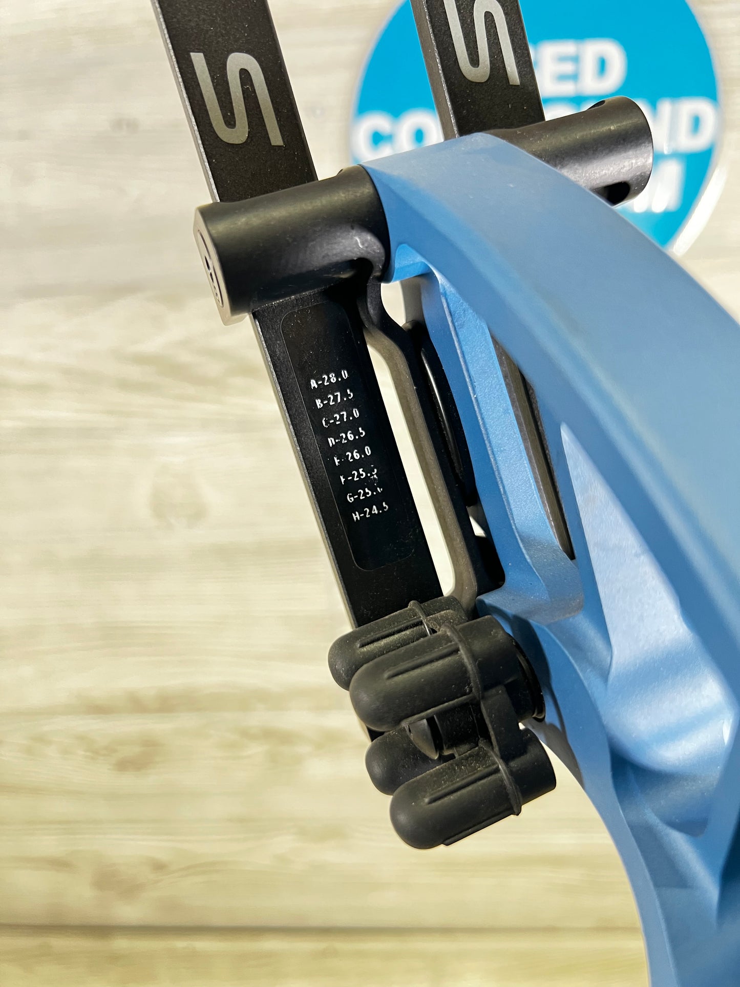 Used Hoyt Stratos 36 Right Handed Blue HBT 1 cam 24.25"-28"