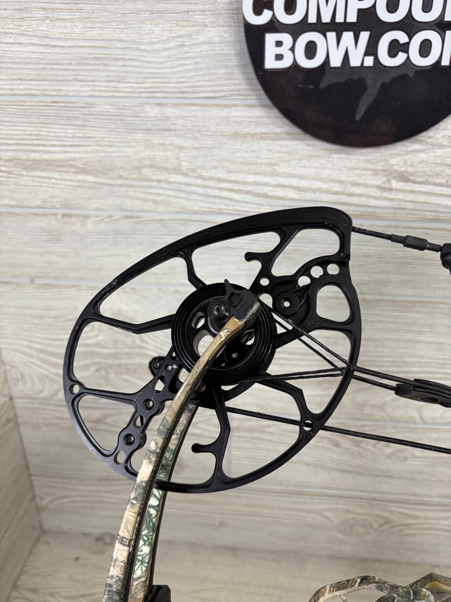 Used Mathews Lift 29.5 Right Handed RealTree Camo