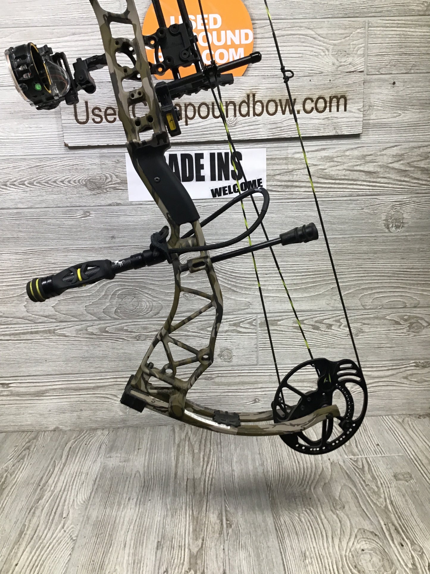 Used Bear Adapt Plus THP Package Right Handed Mossy Oak bottomlands 55-70#