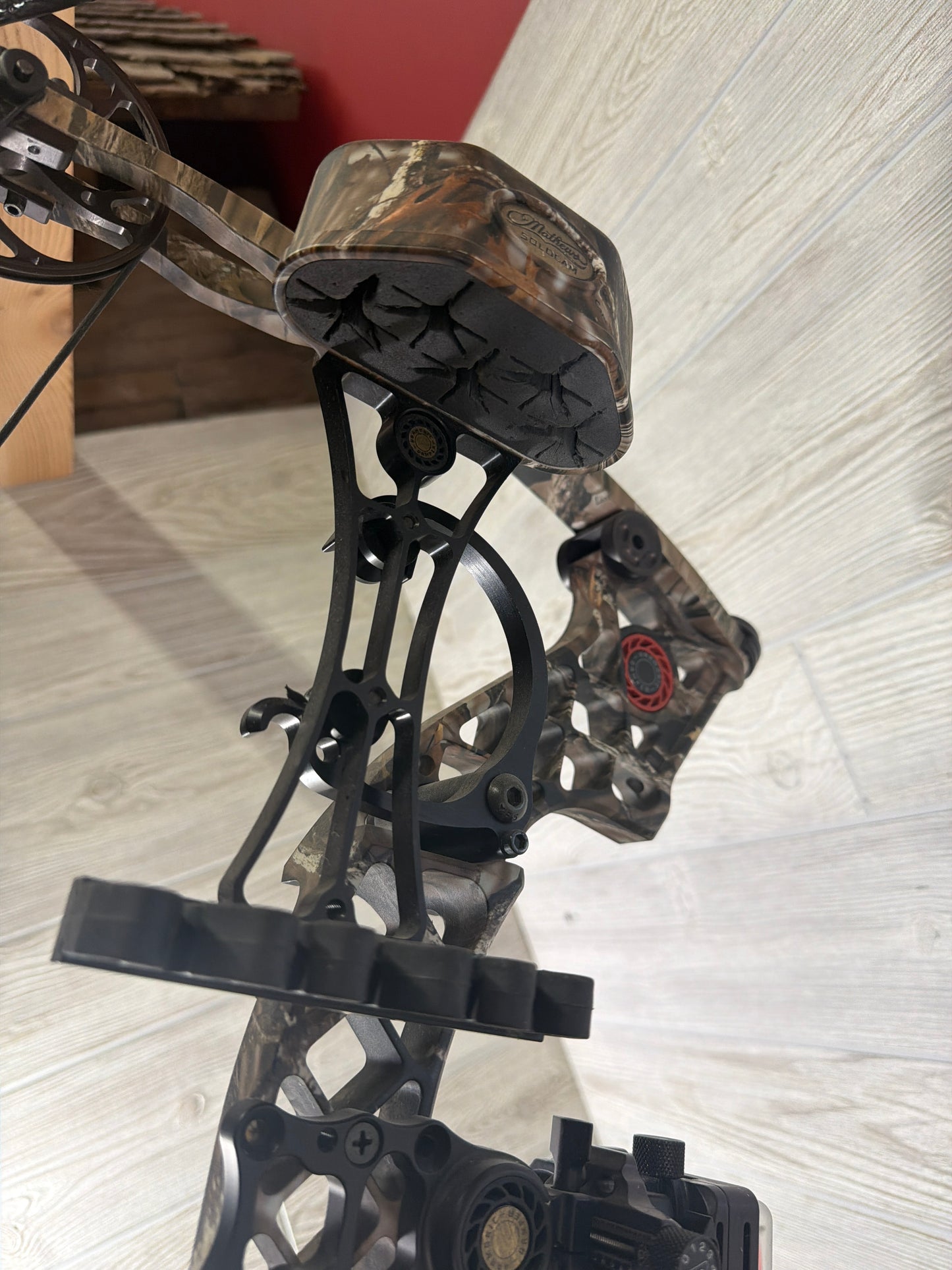 Used Mathews Z7 Xtreme 29" 70lb Camo Bow Pkg