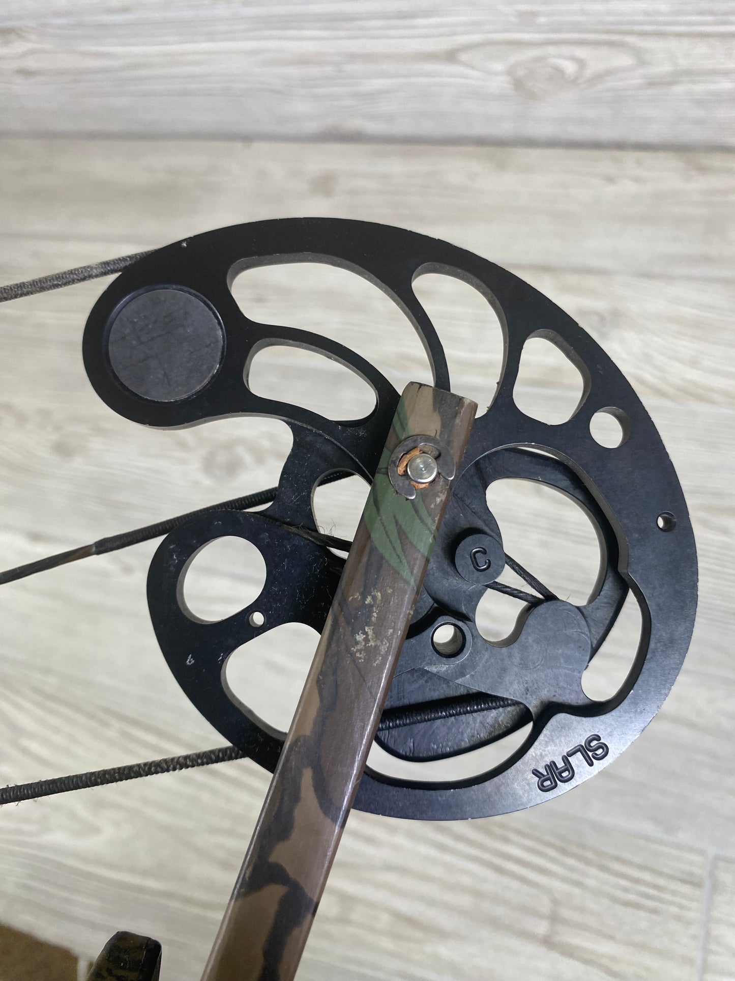 Used Mathews MQ1 30" 70lb Right Handed Bow