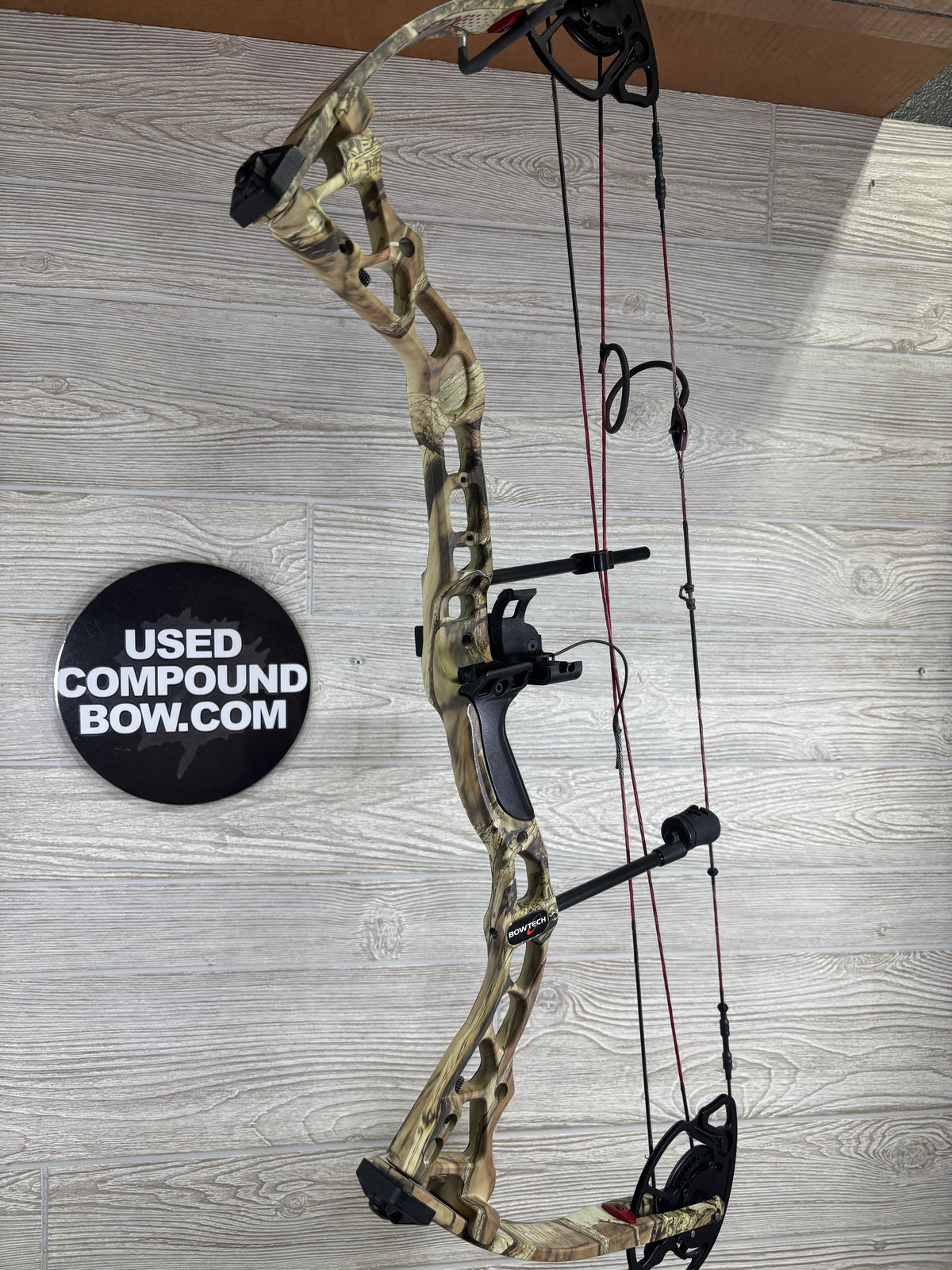 Bowtech Fuel Right Hand 18-30" 30-70lbs Camo