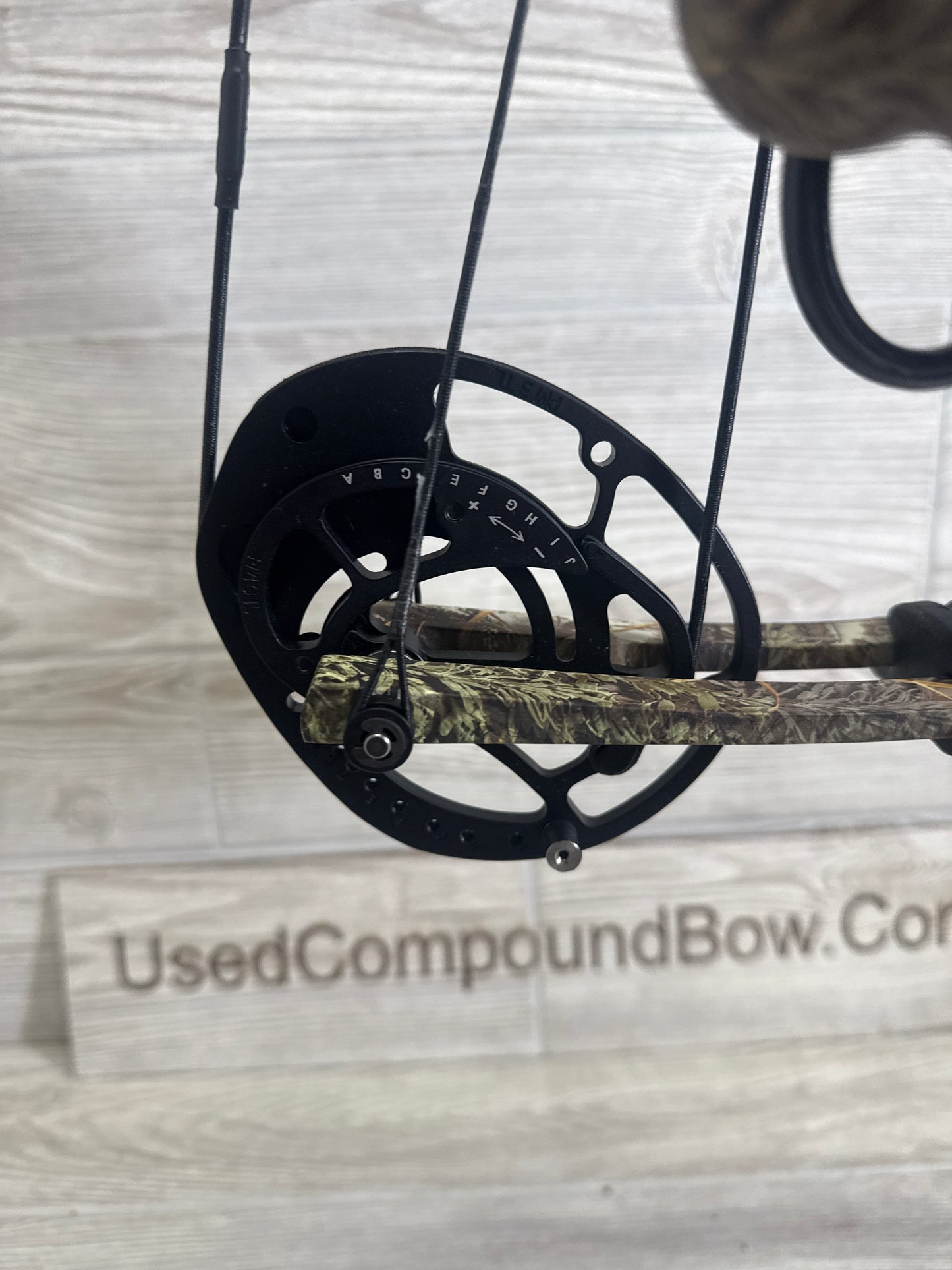 Used Hoyt Powermax LH Real Tree 40-70# 24" Bow Package