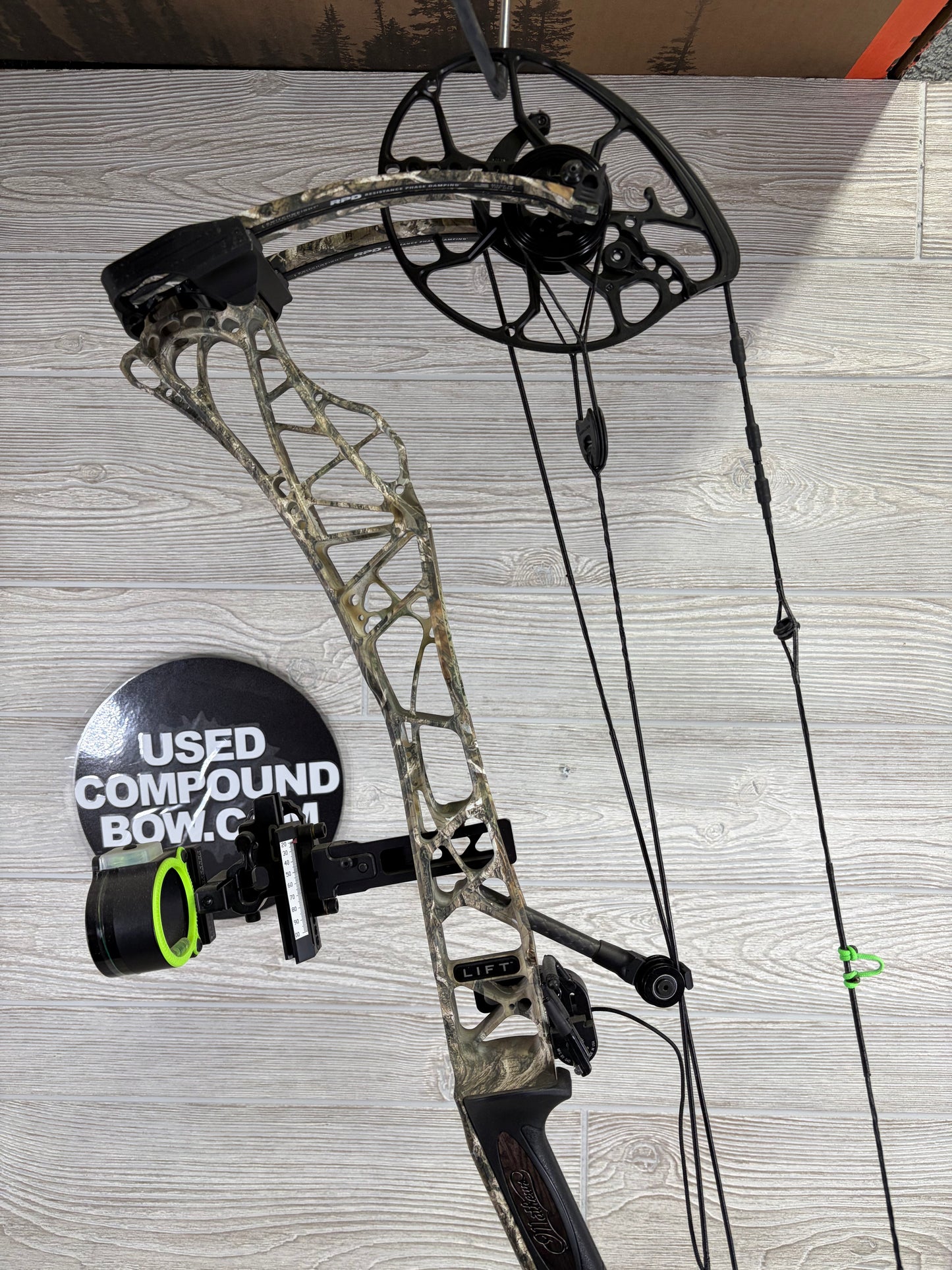Used Mathews Lift 29.5 RH Realtree Edge Bow Package