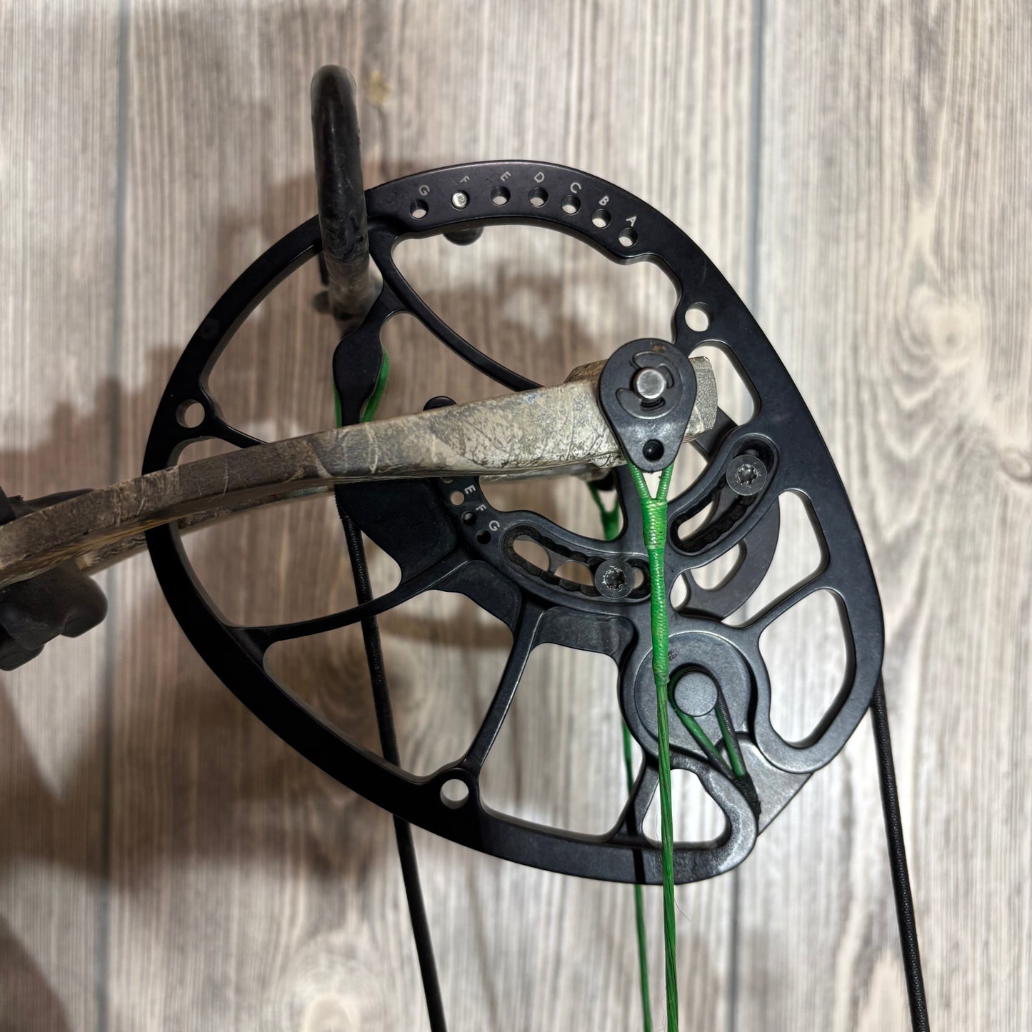 Used Hoyt Carbon RX-1 Ultra 28-31" 60-70lbs RH Realtree Edge with QAD Rest