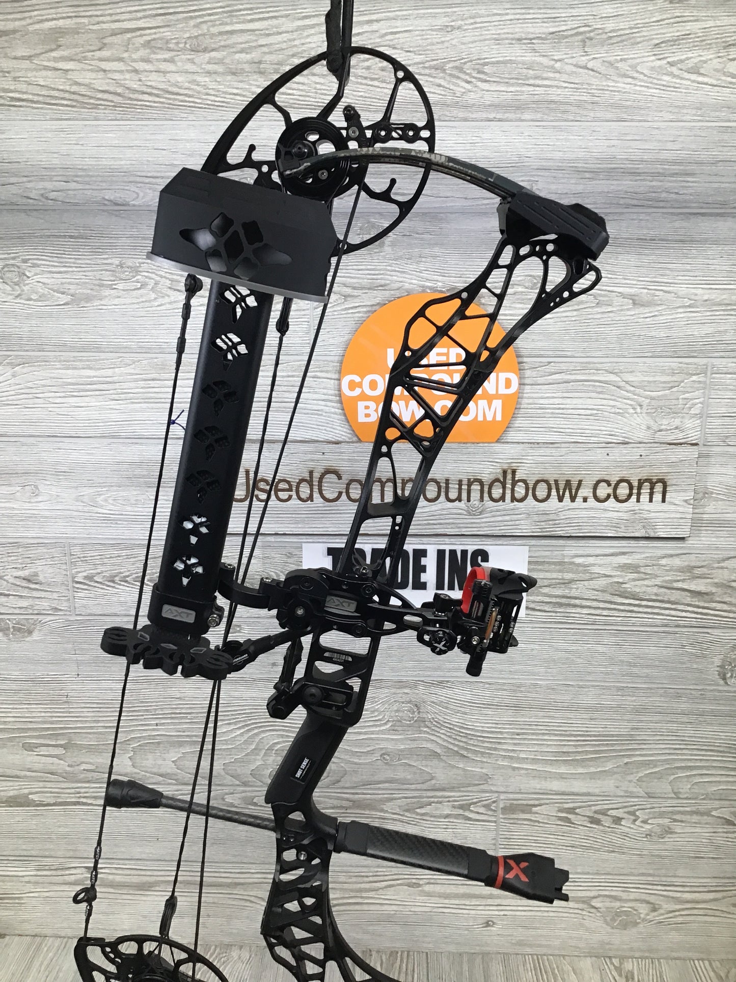 Used Mathews Lift X 29.5 Right Hand Black riser/Kuiu Verde limbs Bow 29.5"/70# package