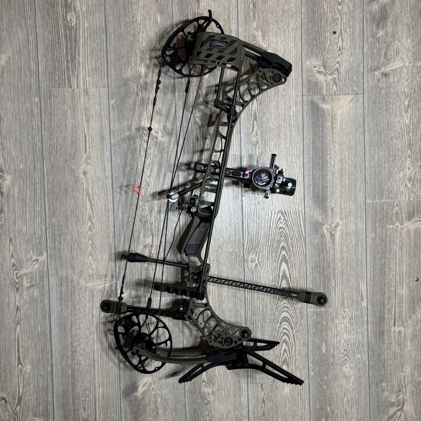 Used Mathews Phase4 29 RH Ambush LOADED Package