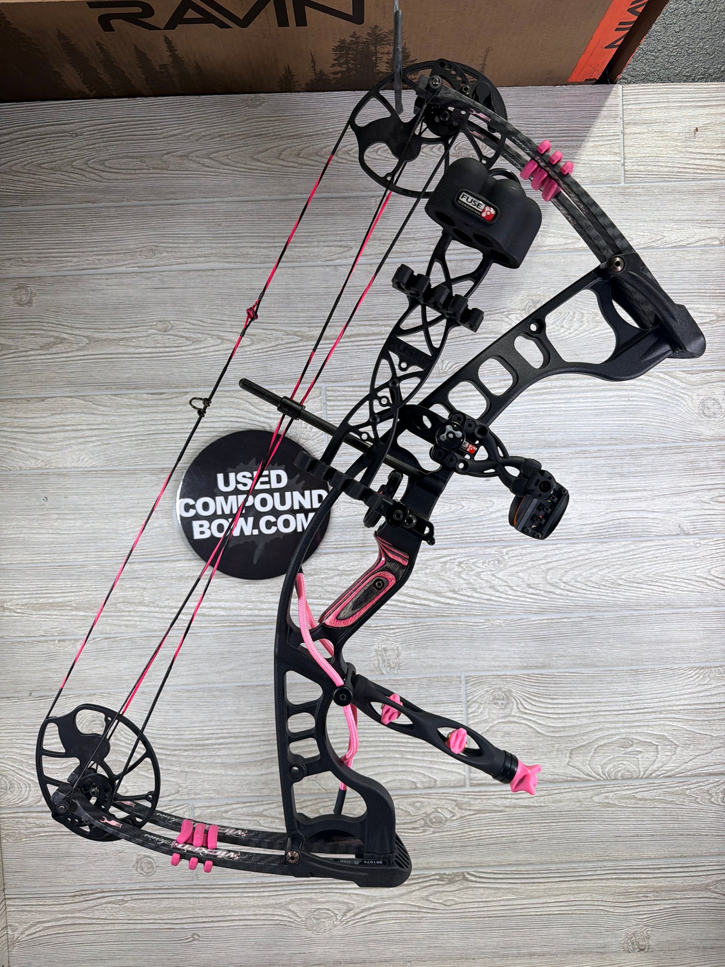 Used Hoyt Ignite Vixen Series RH Package Deal