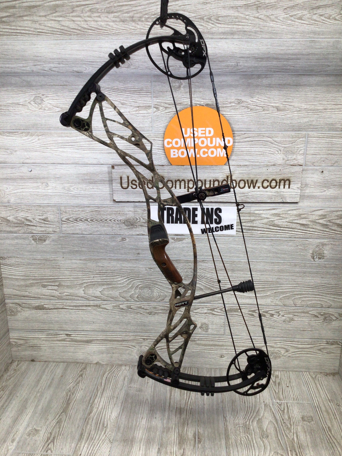 Used Hoyt Defiant 30 Right Handed 60-70# 28-30"