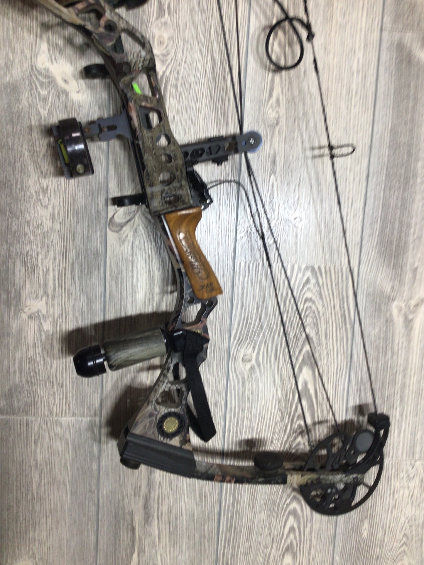 Mathews Outback 29" 70lb Right Handed Bow PKG