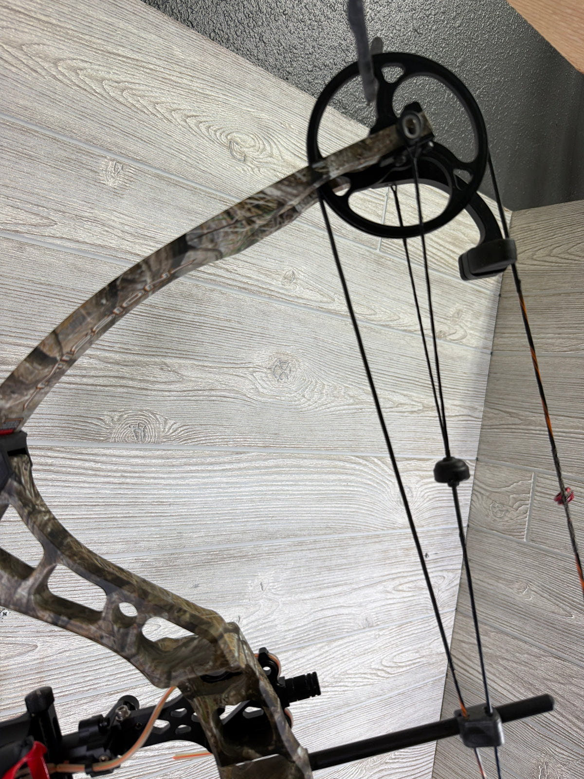 Used Mission Endeavor Right Hand Camo PKG