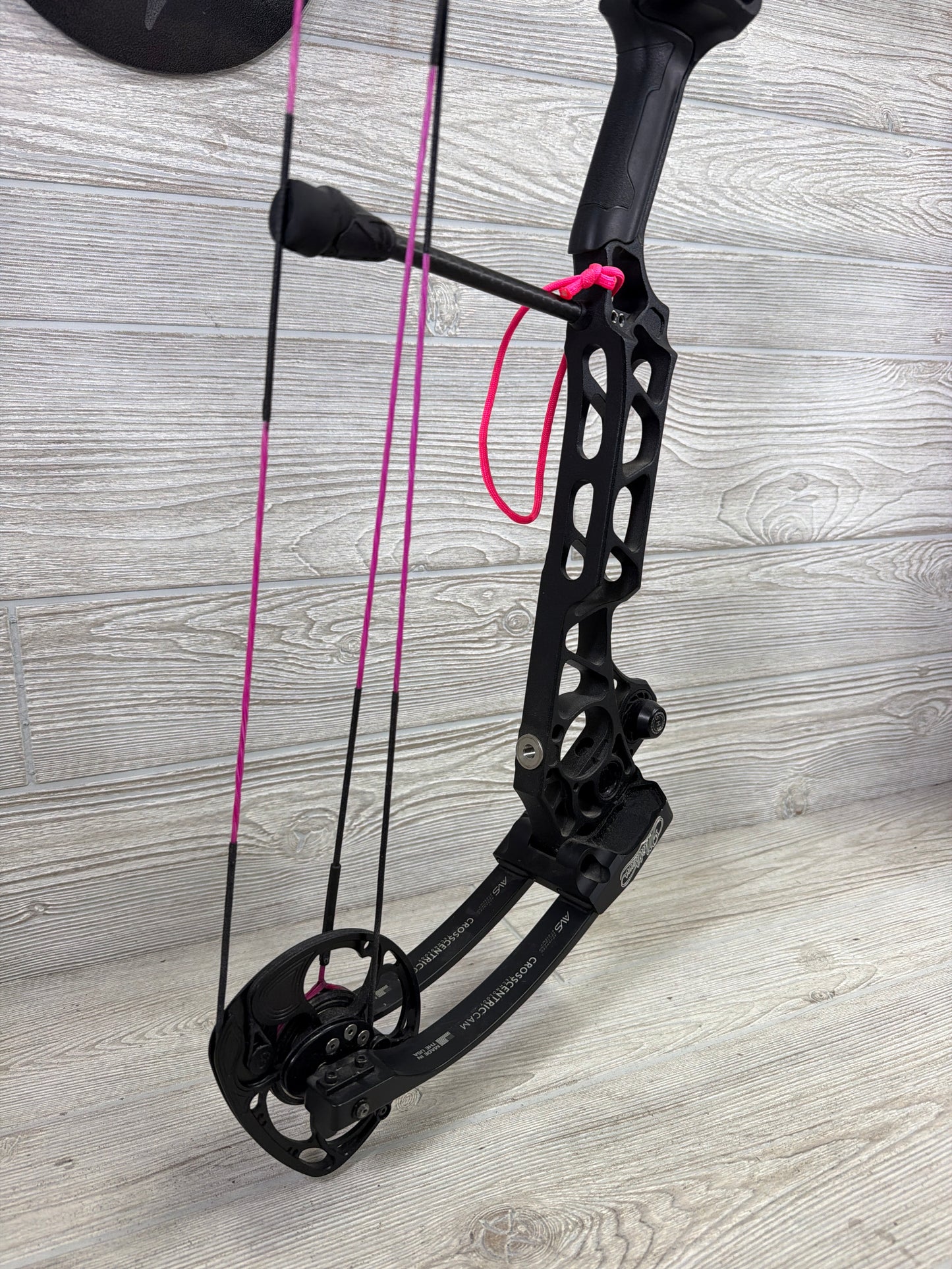 Used Mathews TRX 40 Right Handed Black 60# 31"