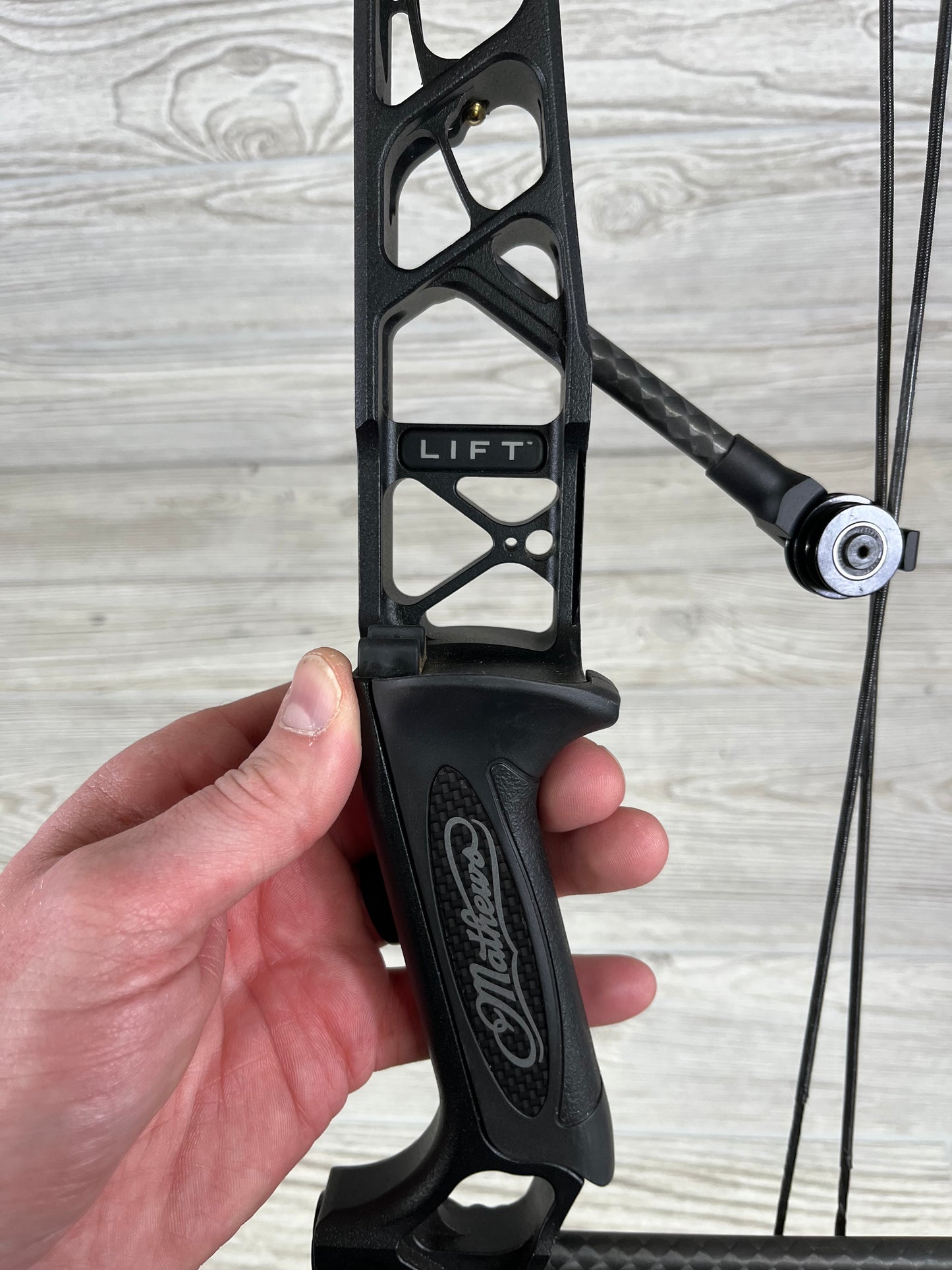 Mathews Lift 29.5 Right Handed Black