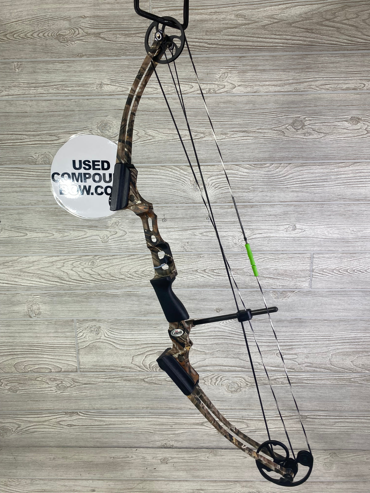 Used Genesis Mini Right Handed camo bow