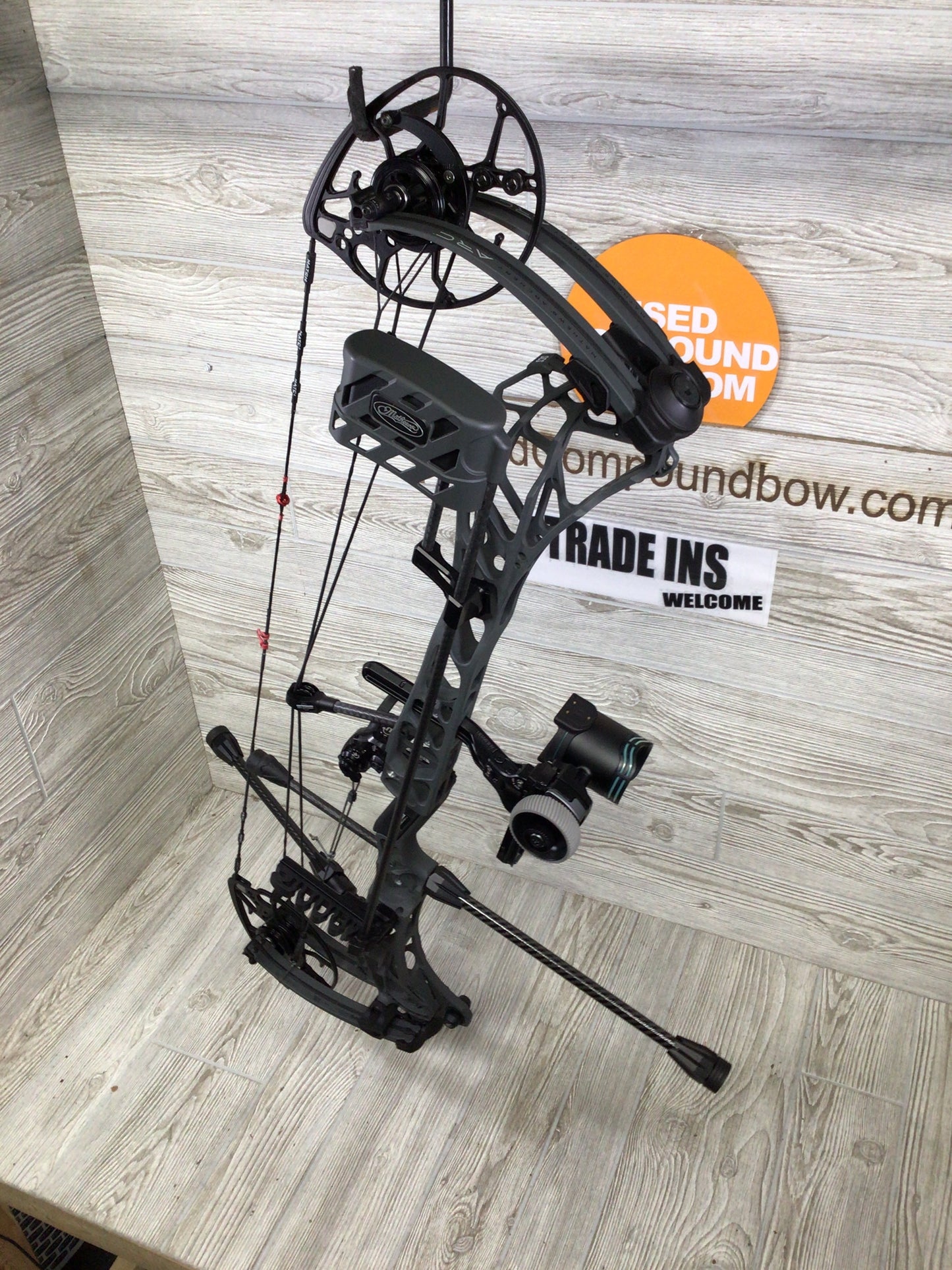 Used Mathews ARC 34 Right Handed Shale 28.5"/75# LOADED PACKAGE