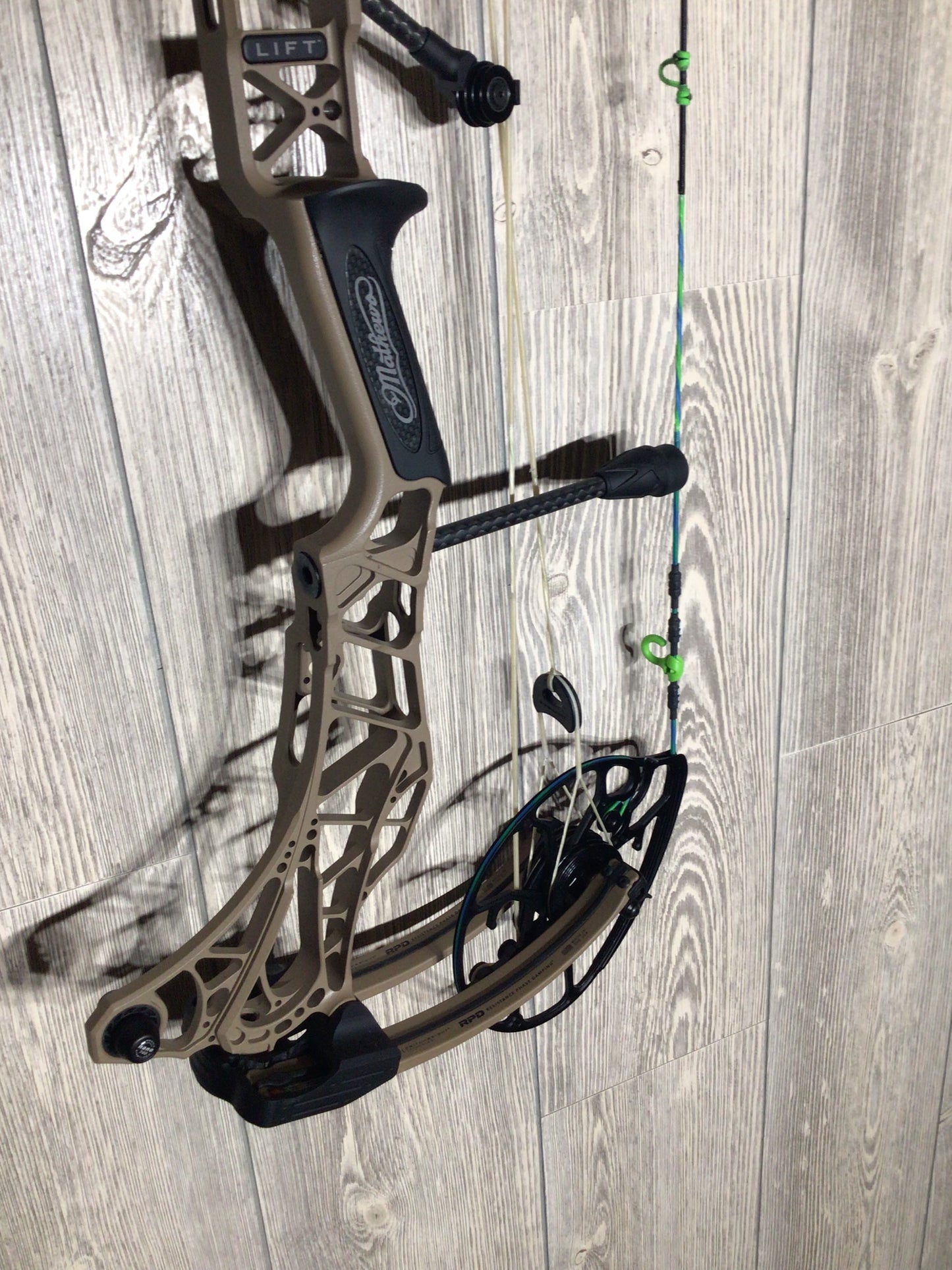 Mathews Lift 29.5 Earth RH