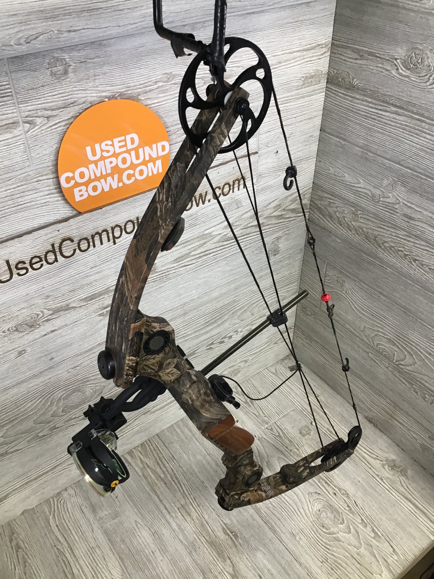 Used Mathews SQ2 Right Handed 28" 70lb Realtree package