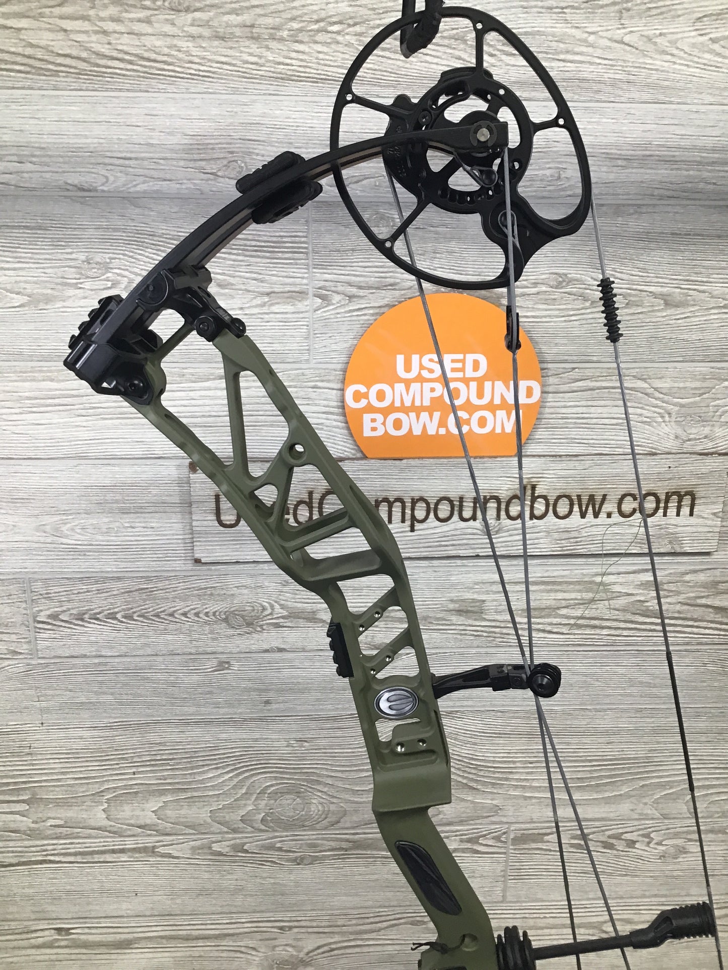 Elite Artus Right Hand Green 50-60# Bow