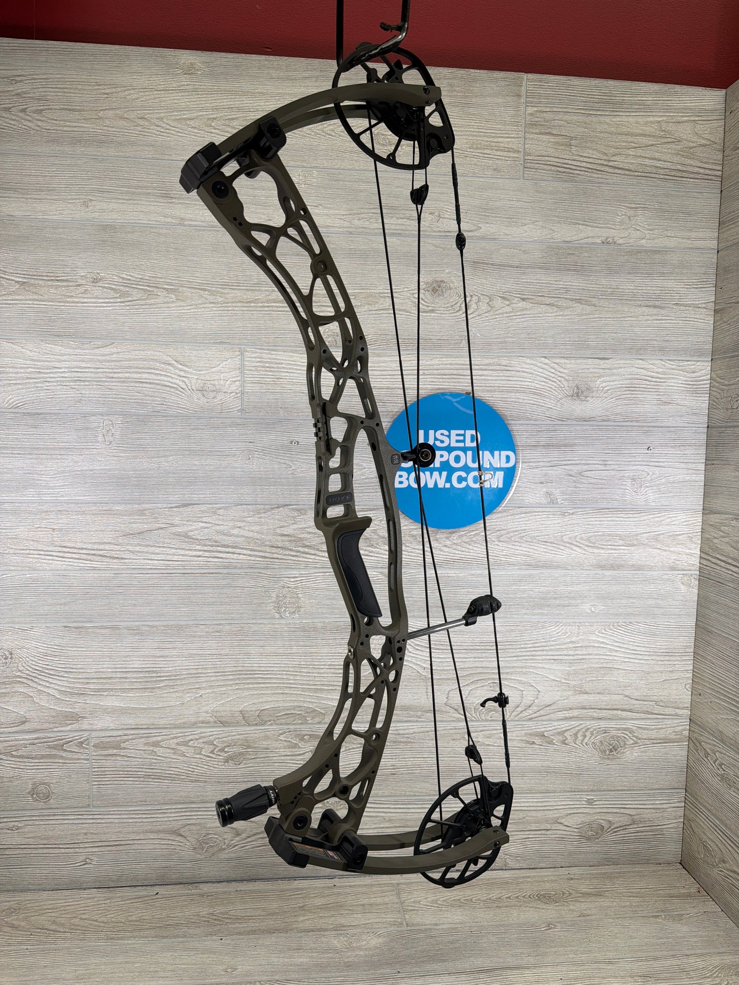 Hoyt AX-32 29" 70lb Right Hand Wilderness Bow