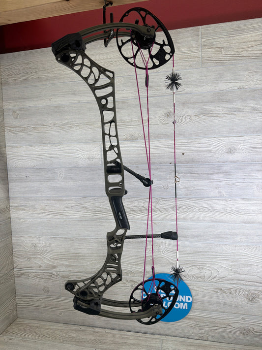 Used mathews Phase 4 29 Left Hand 29" 70lb Green Ambush Bow