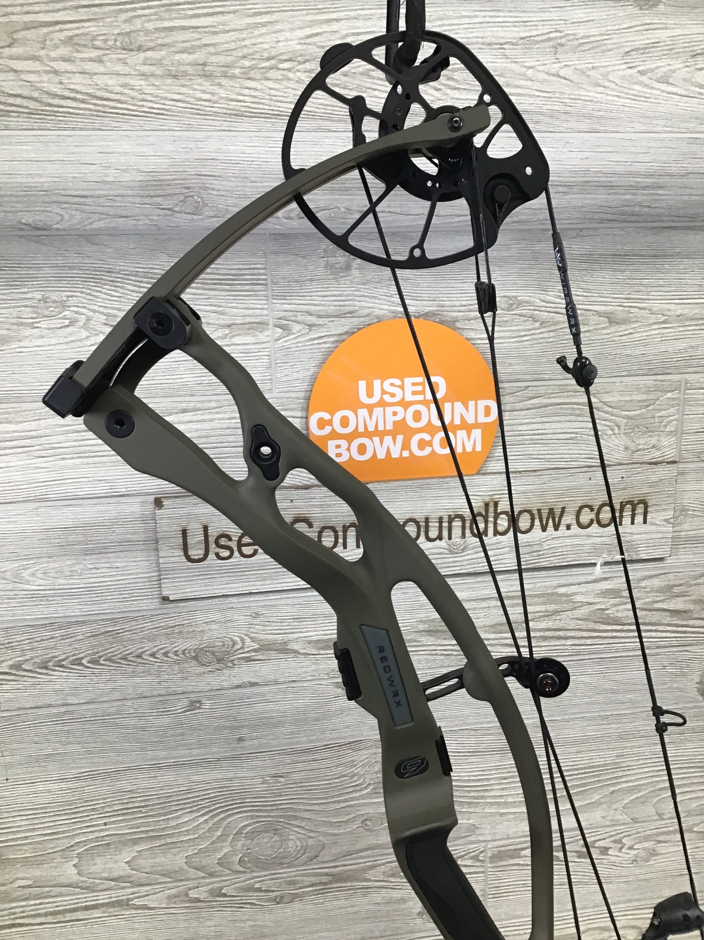 Hoyt RX-9 Right Handed Wilderness 60-70lbs 25-30" Bow