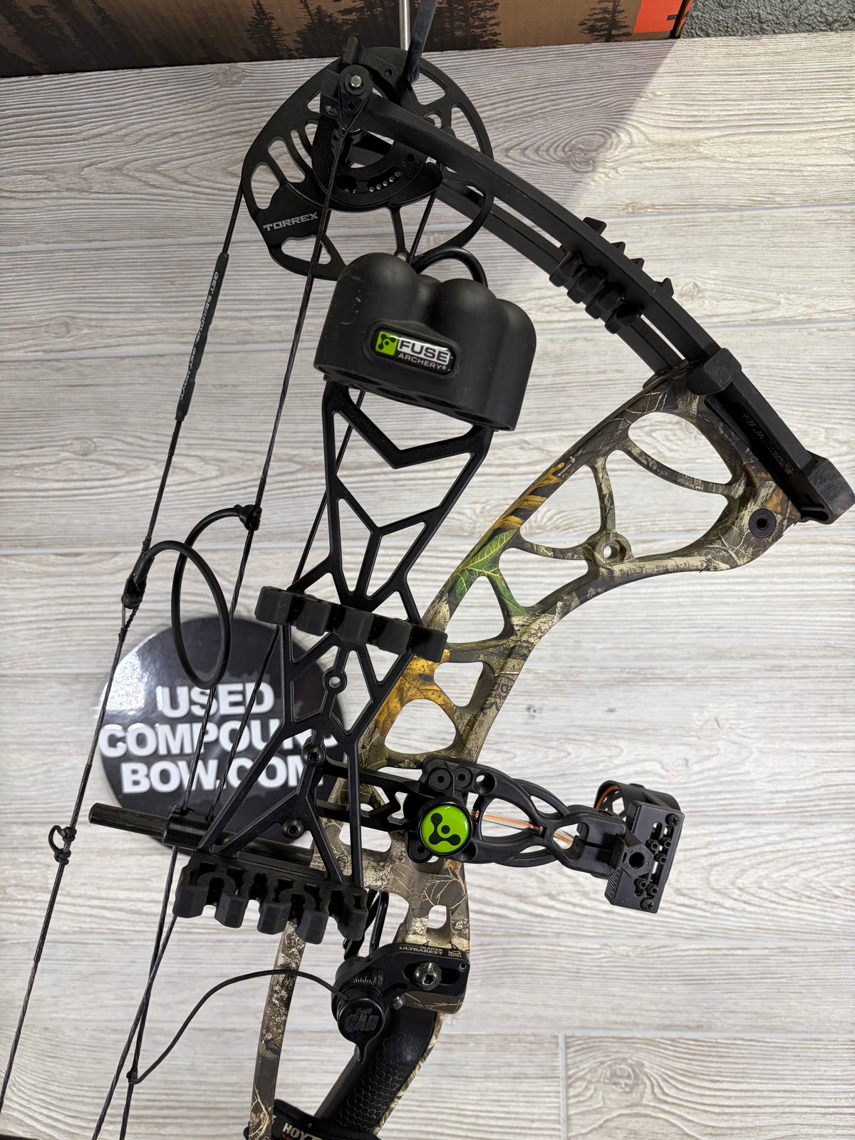 Used Hoyt Torrex Package RH Camo 50-60lbs 26-30" Draw
