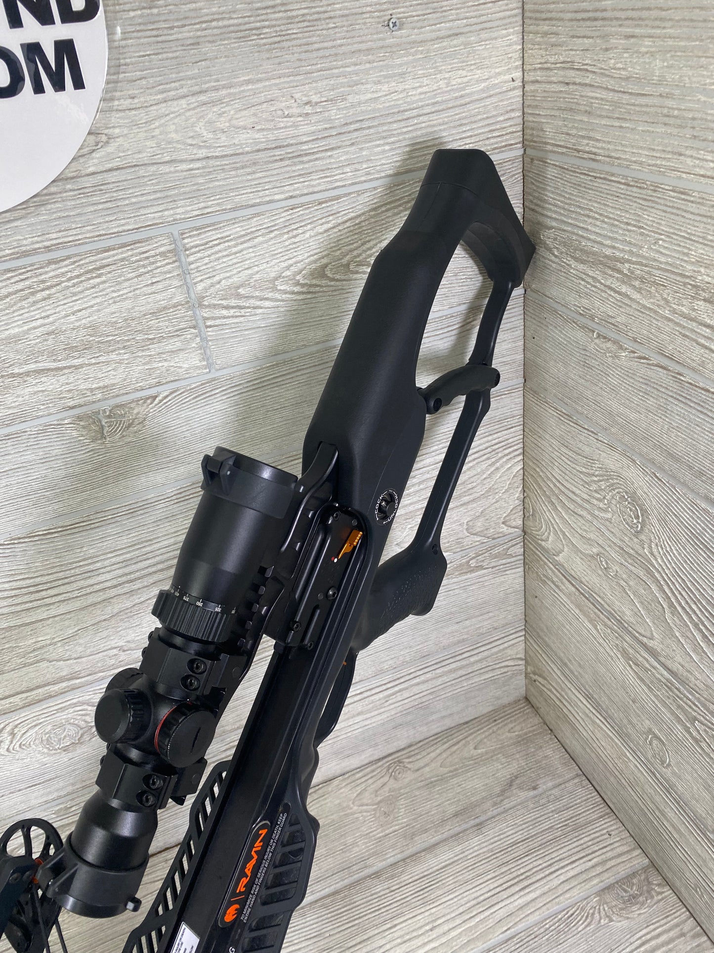 Used Ravin R10 crossbow w/ 3 BOLTS