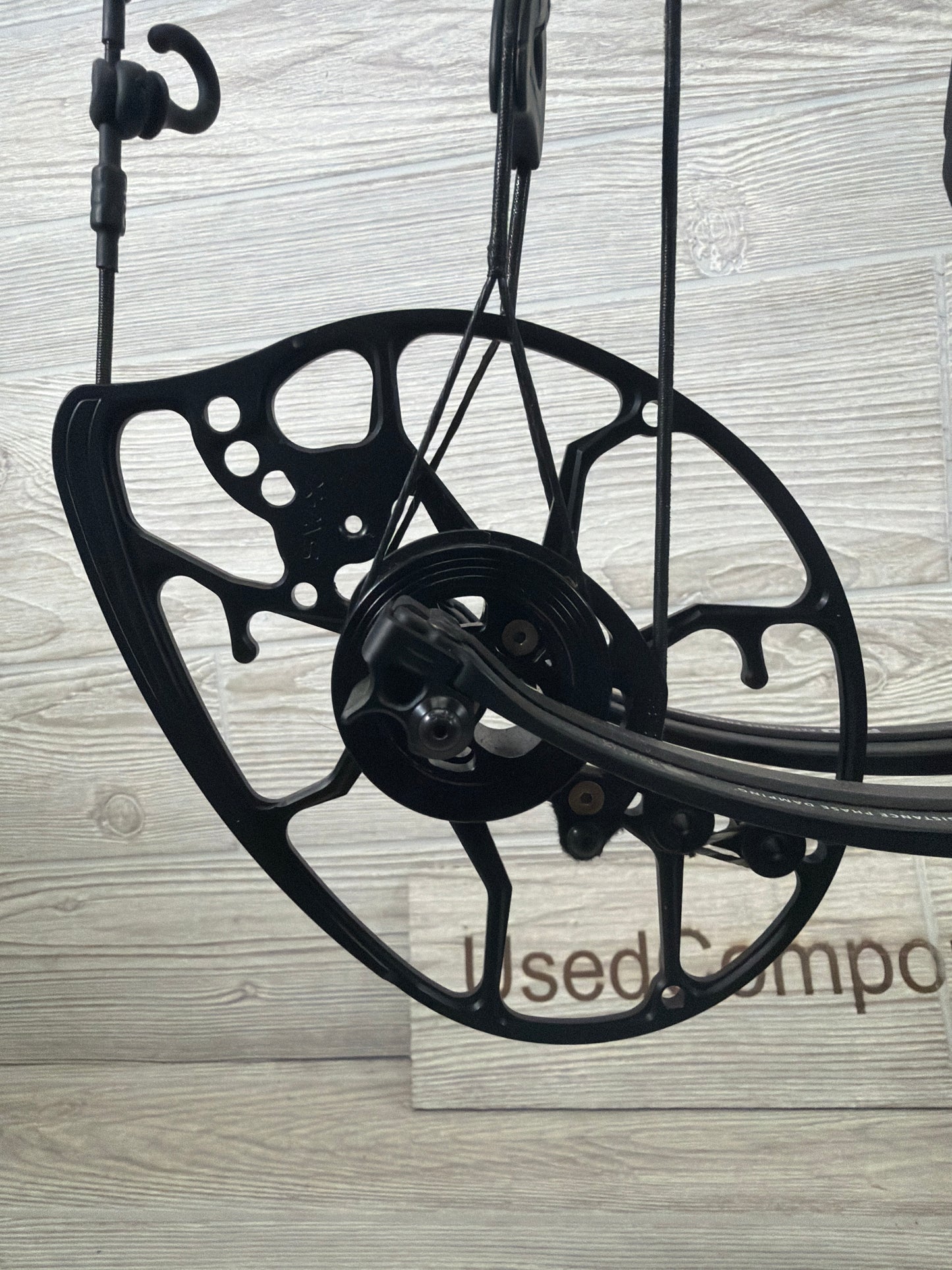 Used Mathews LIFT 29.5 29.5" 70lb Granite FTB Right Hand Bow w/ Granite Lowpro Quiver
