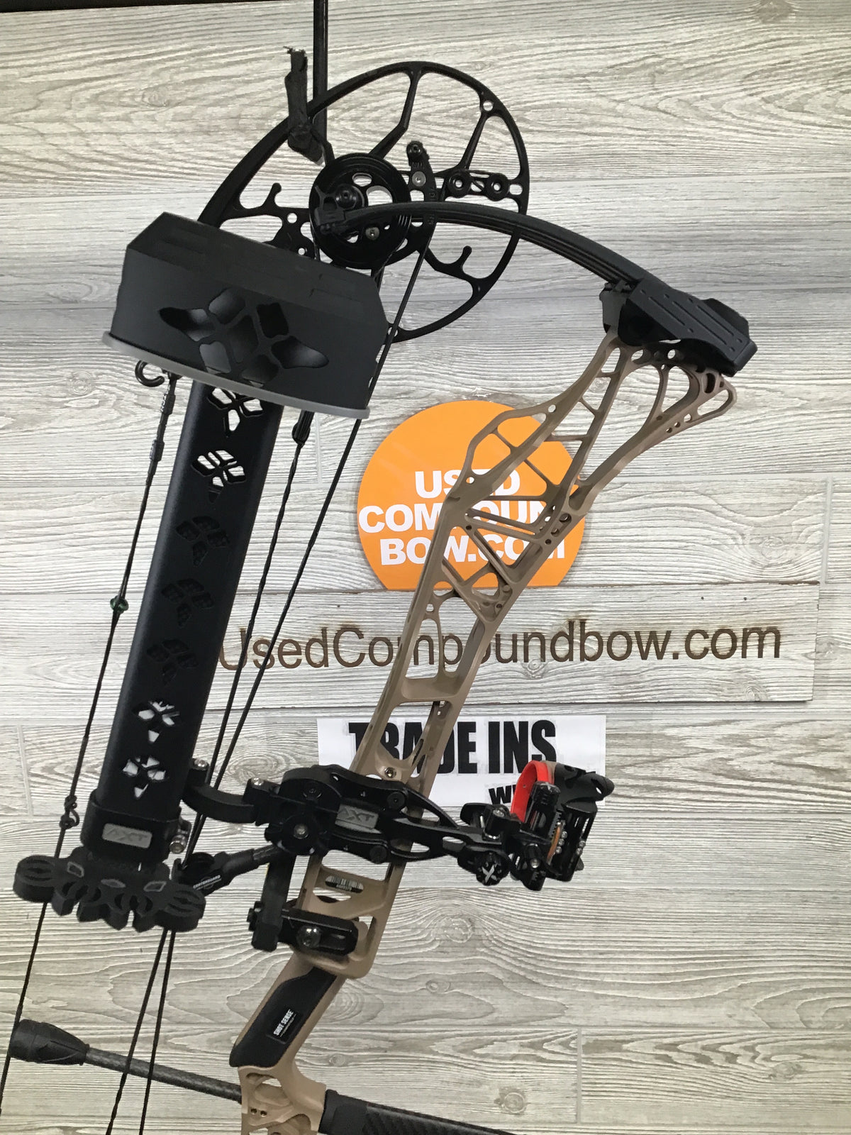 Used Mathews Lift X 29.5 Earth Riser/ Black Limbs Right Hand 27.5/60# package