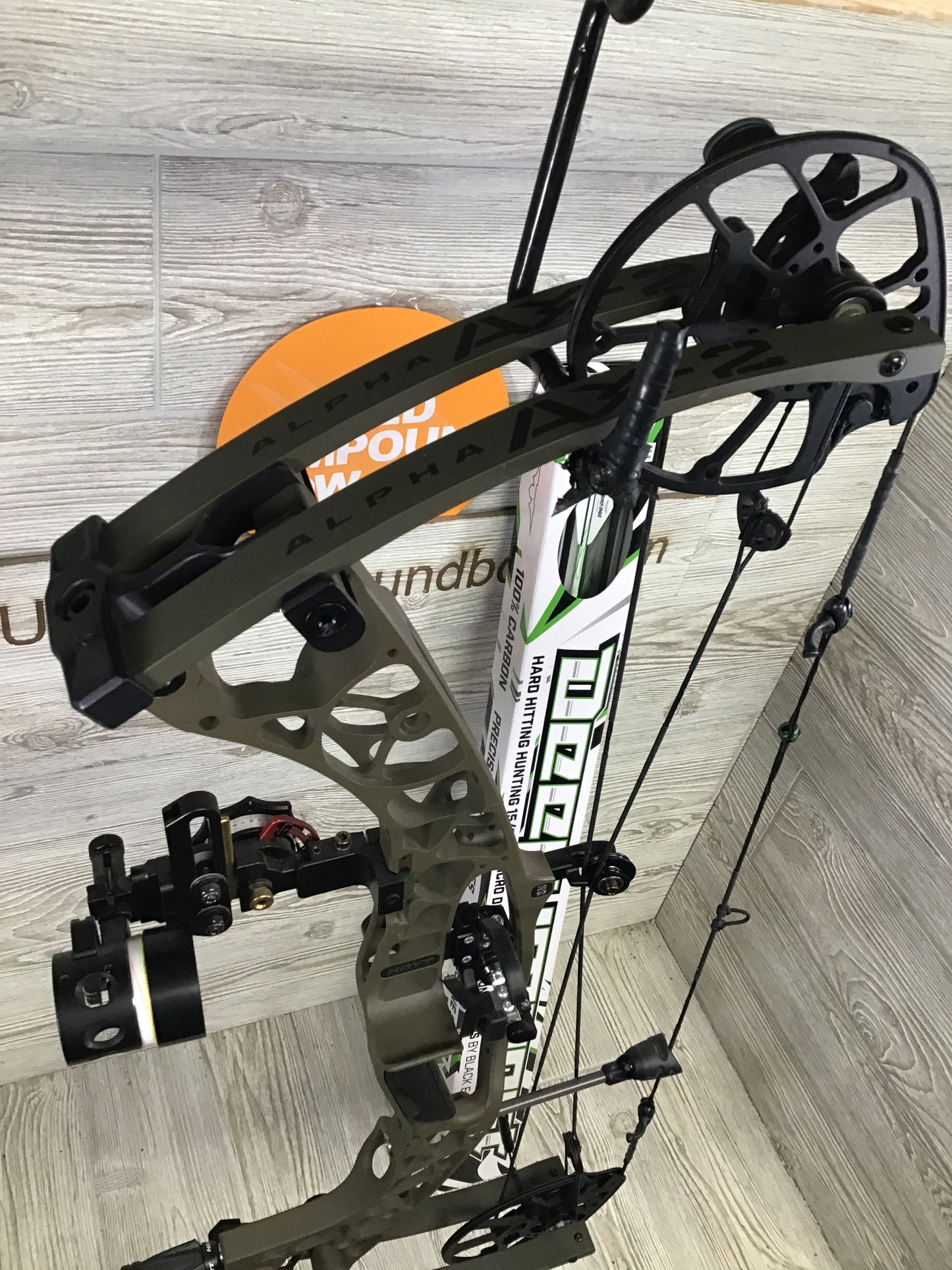 Used Hoyt Alpha AX-2 29 Wilderness RH 50-60 RTH Package!!