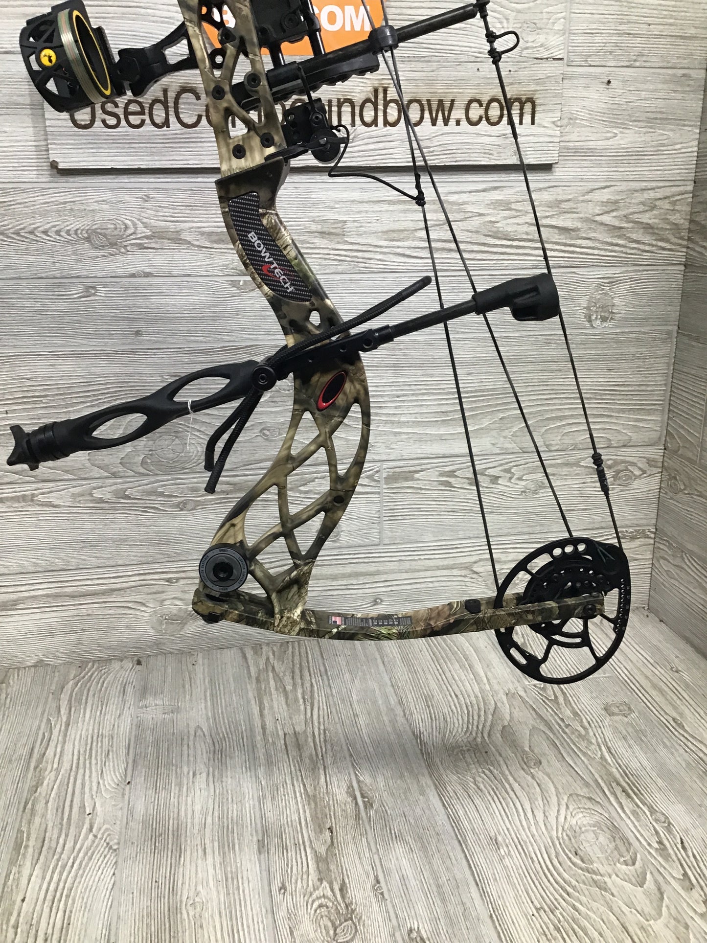 Bowtech Carbon Zion RH Camo Right Handed 60-70 25.5-30.5 package