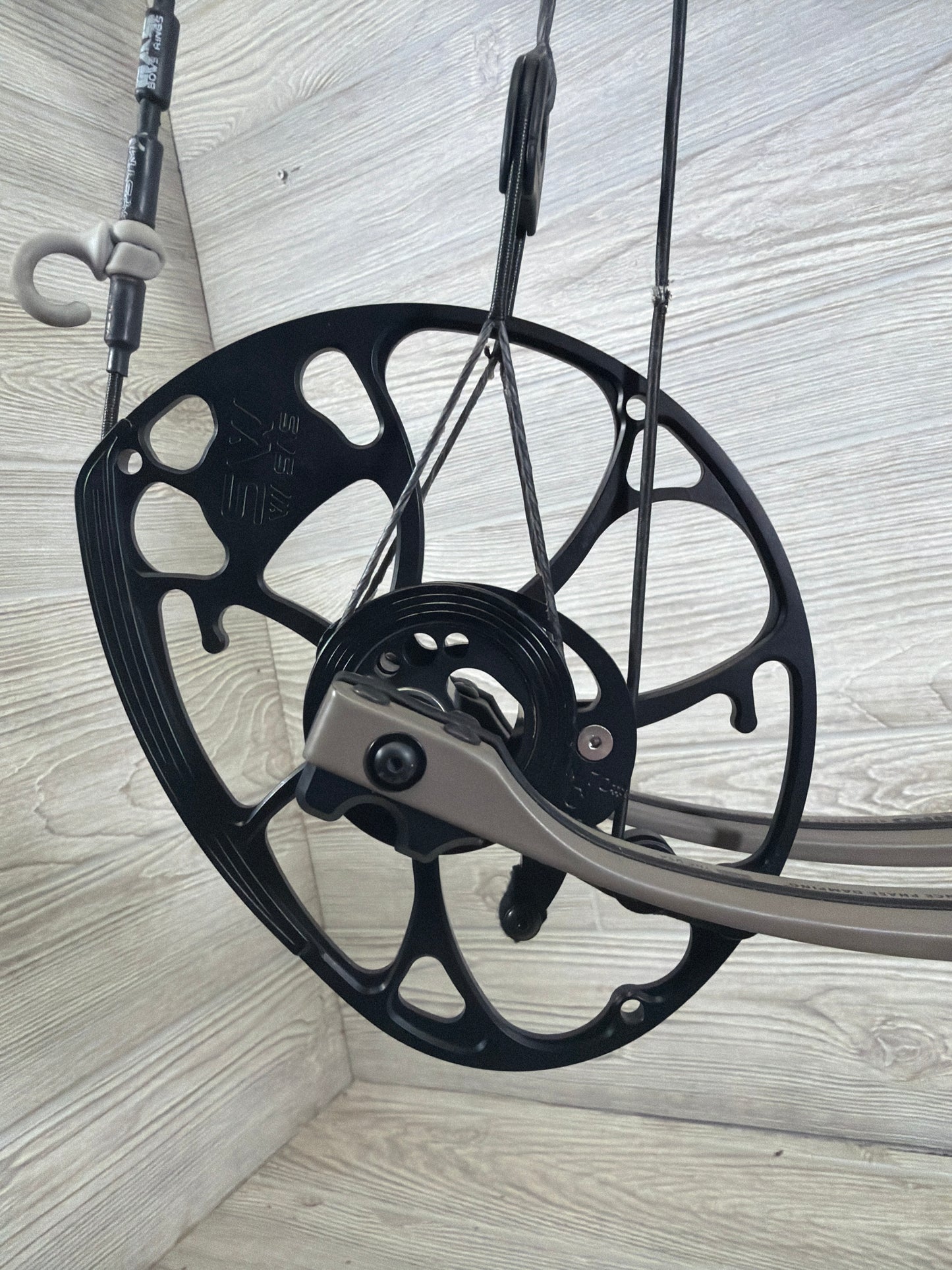 Used Mathews Phase 4 29 29" 70lb Granite Right Hand Bow