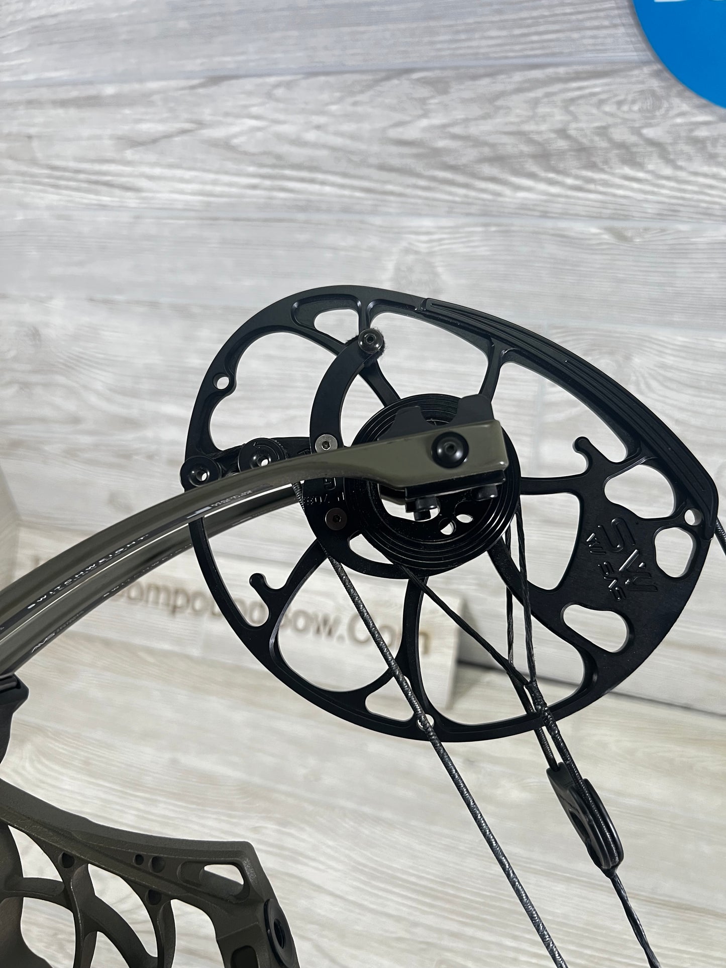 Used Mathews V3X 29 Ambush Green Right Handed Garmin Package