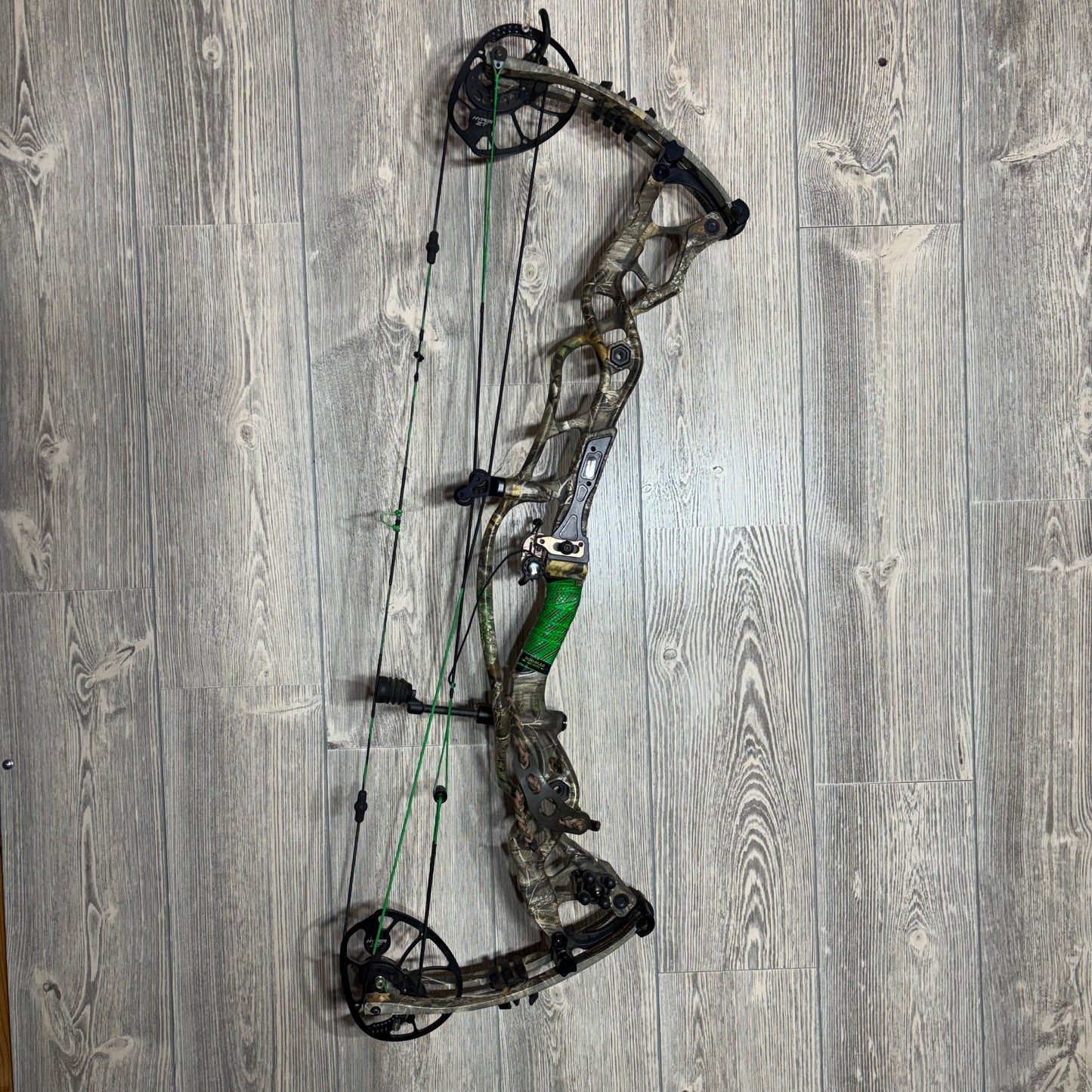 Used Hoyt Carbon RX-1 Ultra 28-31" 60-70lbs RH Realtree Edge with QAD Rest