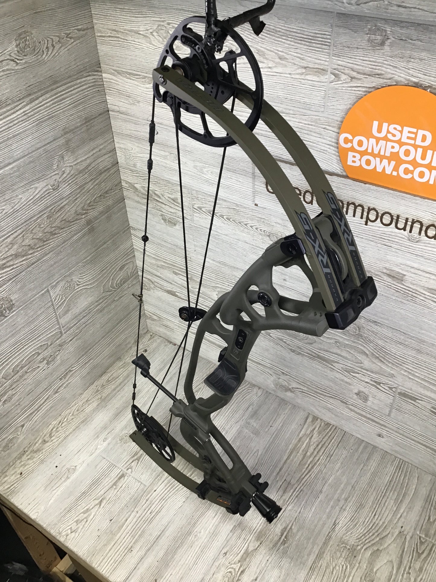 Hoyt RX-5 Ultra Left Handed Wilderness 70lbs 27-30"