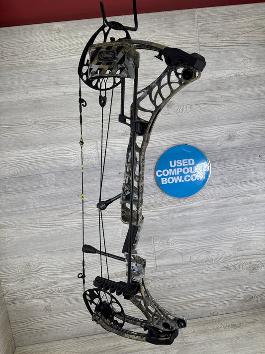 Mathews Phase 4-29 Right Hand Sitka Elevated 2 Bow with Lowpro detach quiver