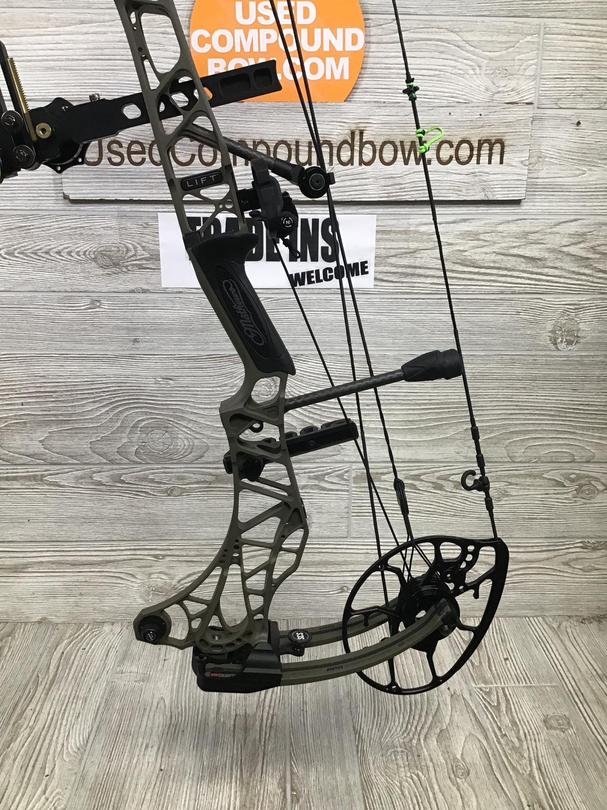 Used Mathews Lift 29.5 Green Ambush Right Handed PKG
