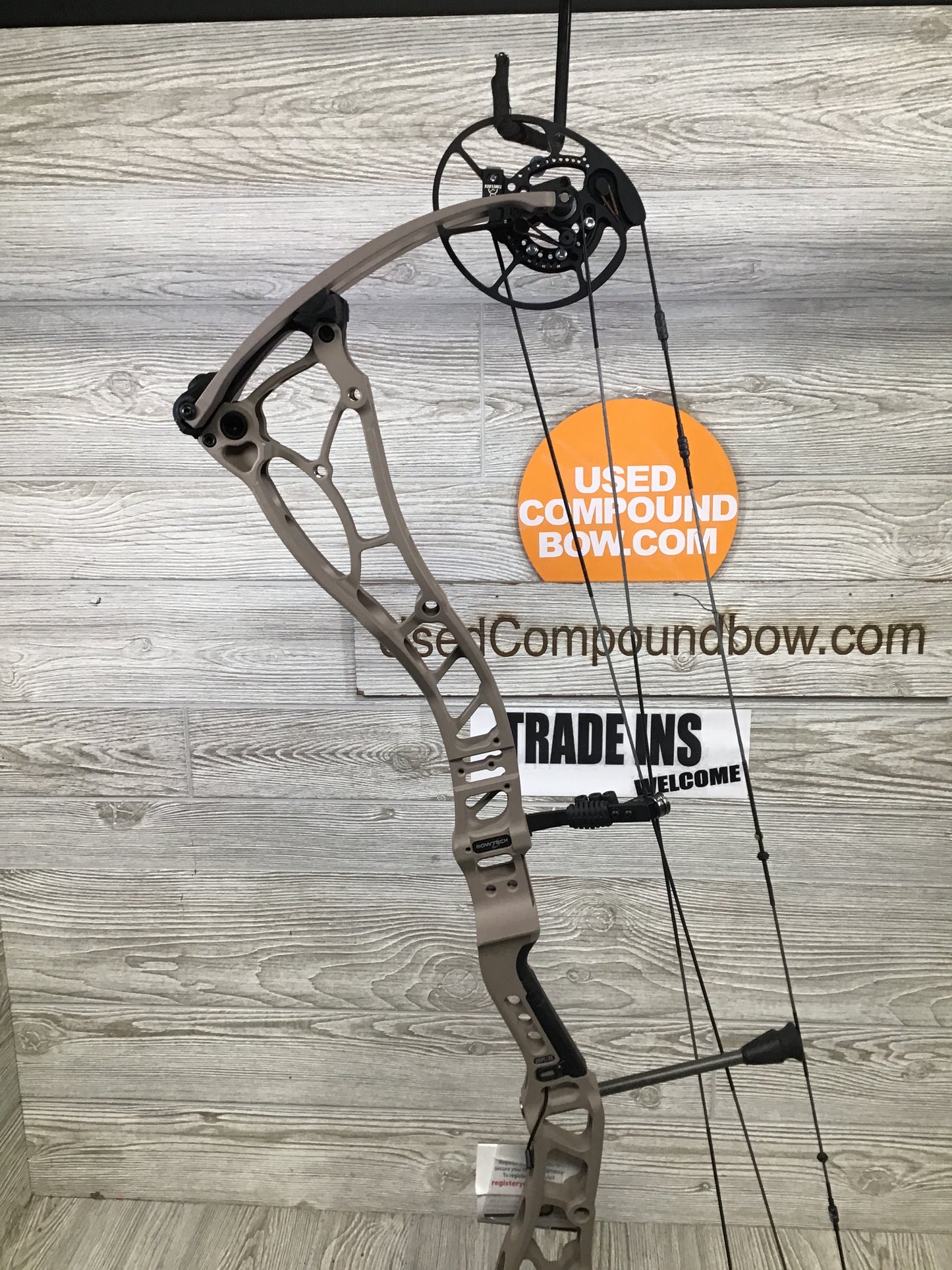 Bowtech Proven 34 Sandstone Medium Cam Right Handed 25-30" 60-70lbs